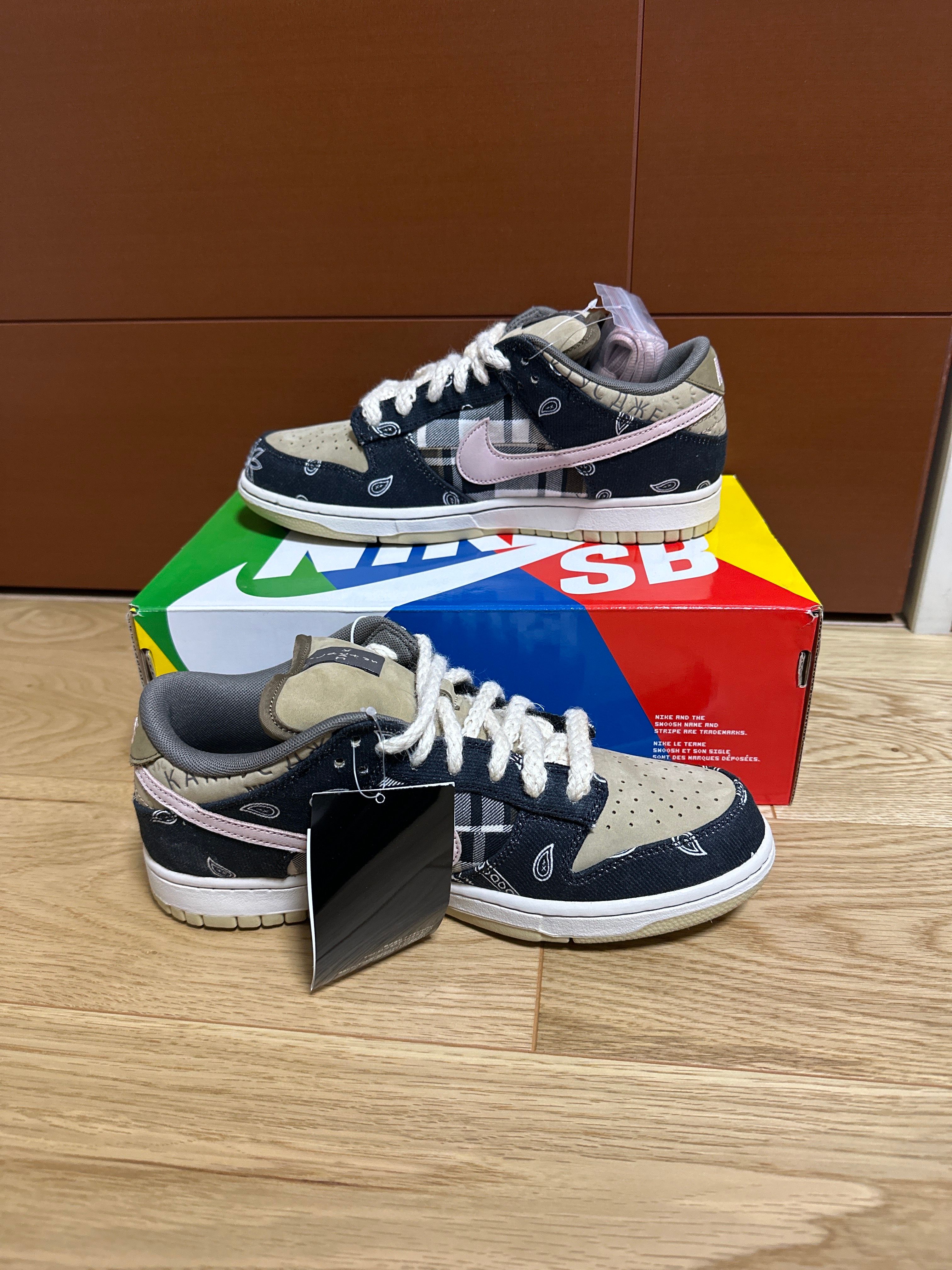 Travis Scott × Nike SB Dunk Low "Black/Parachute Beige"