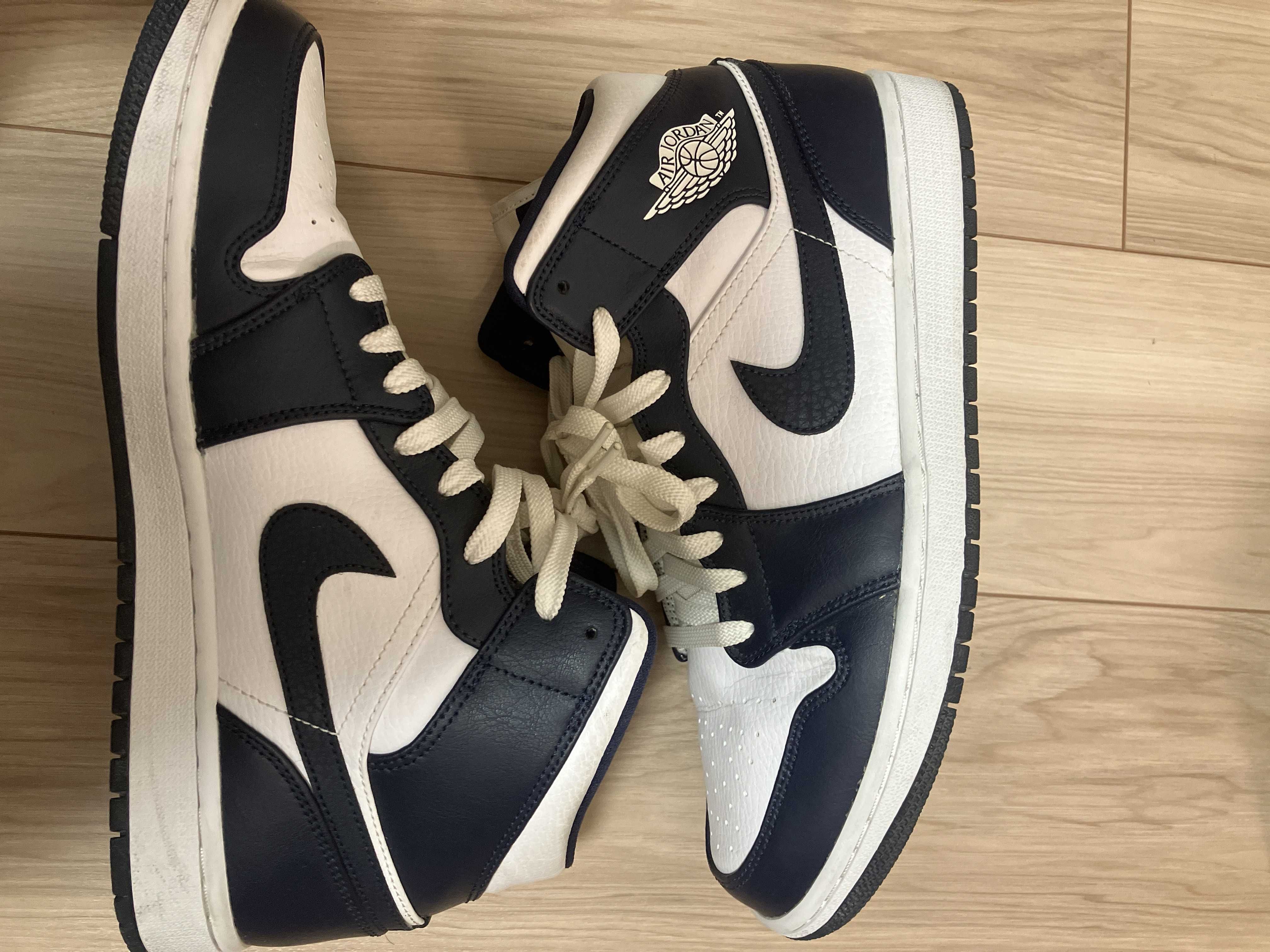 Nike Air Jordan 1 Mid "White Metallic Gold Obsidian"