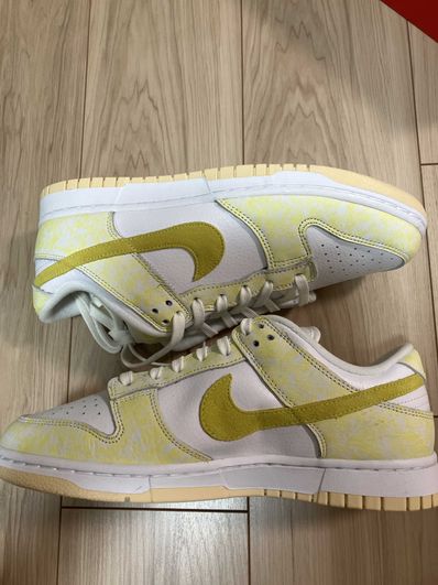 NIKE Women's DUNK LOW "YELLOW STRIKE"