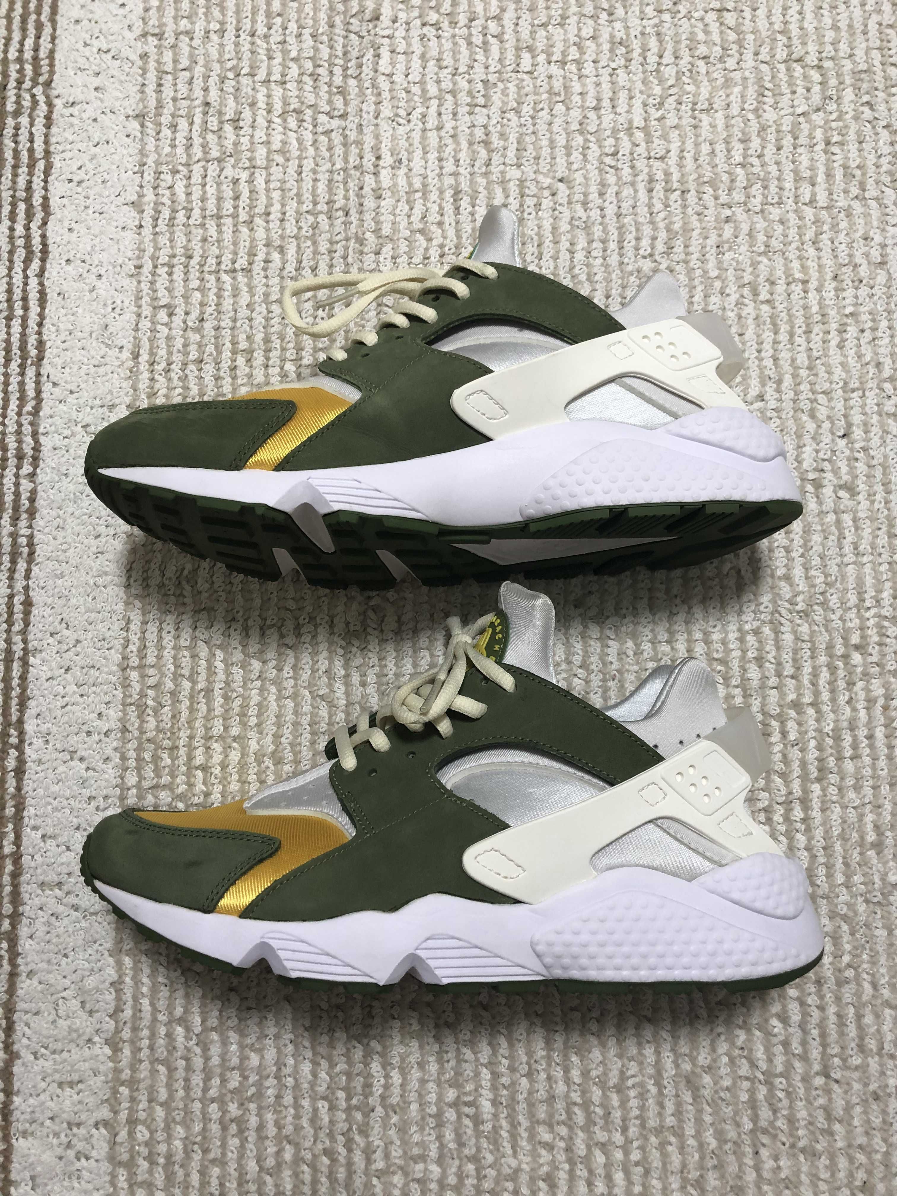 Stussy × Nike Air Huarache "Dark Olive"