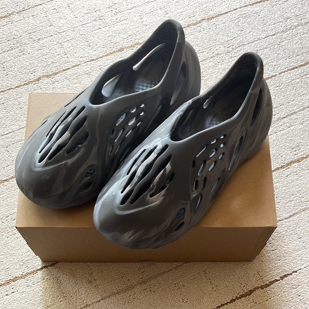 adidas YEEZY Foam Runner "MX Granite"