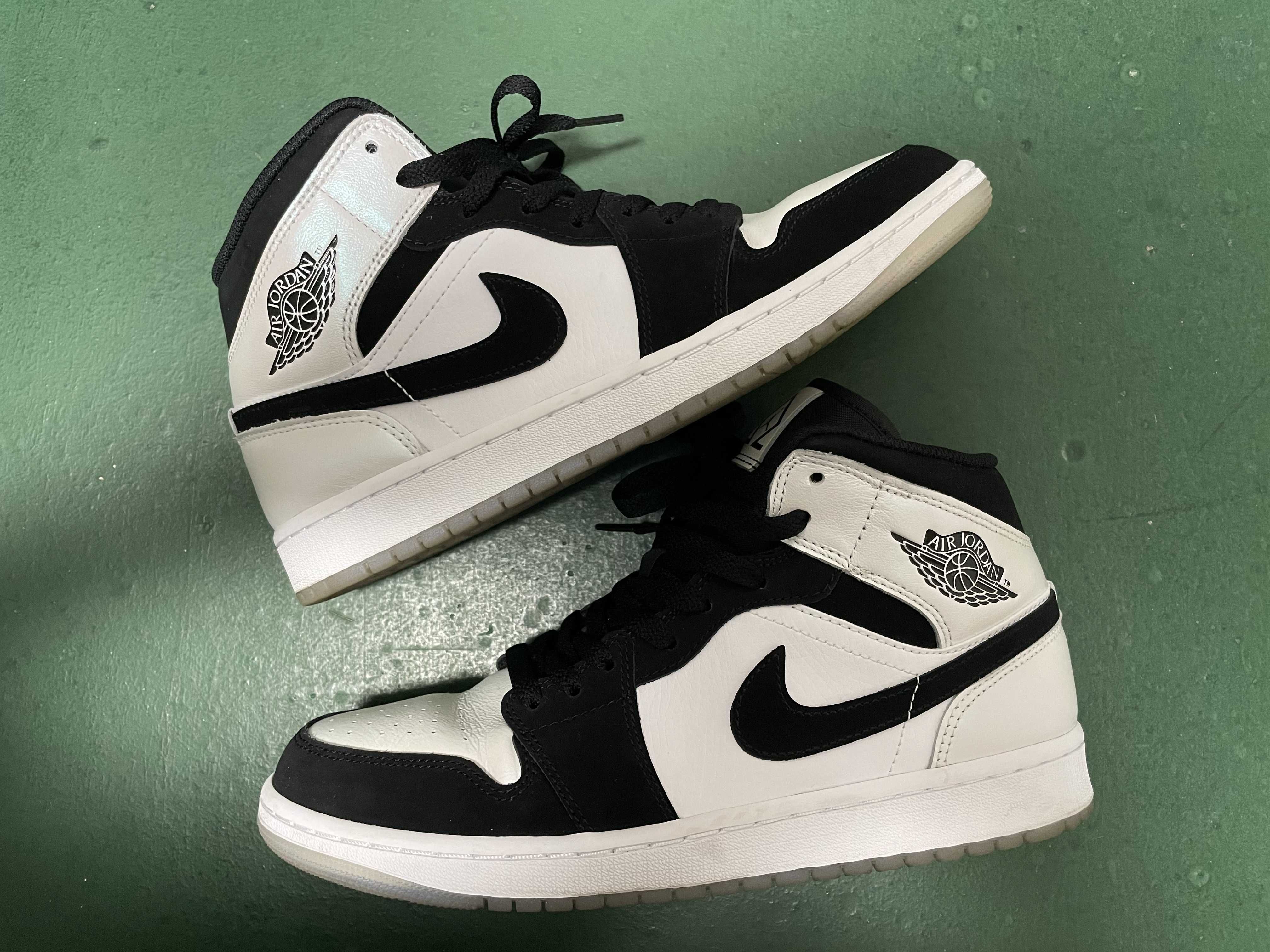 Nike Air Jordan 1 Mid "Omega/Black/White"