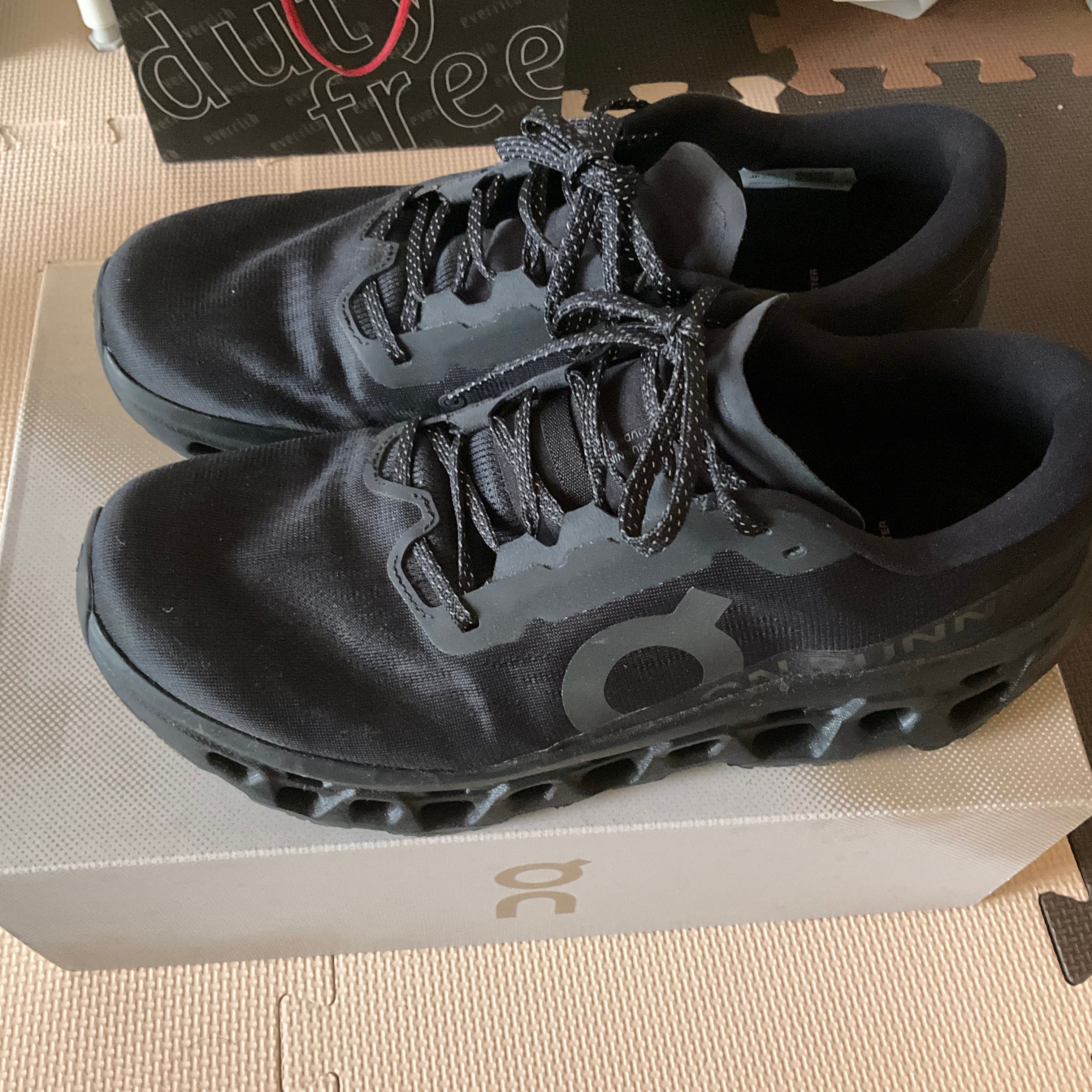 On Cloudmonster 3 "Black"