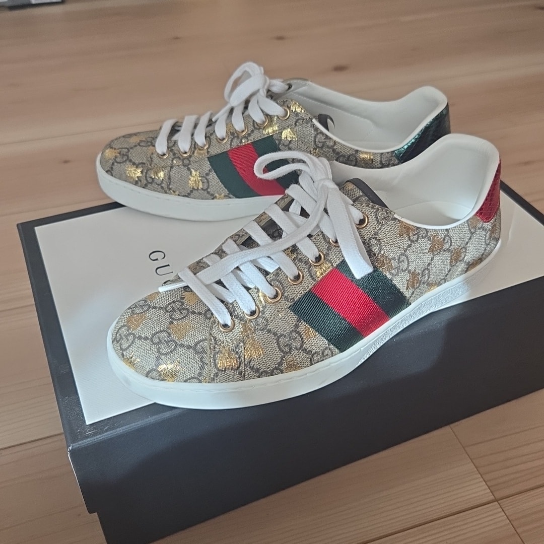 GUCCI Women's Ace With Bee GG Supreme Sneaker "Beige/Ebony"