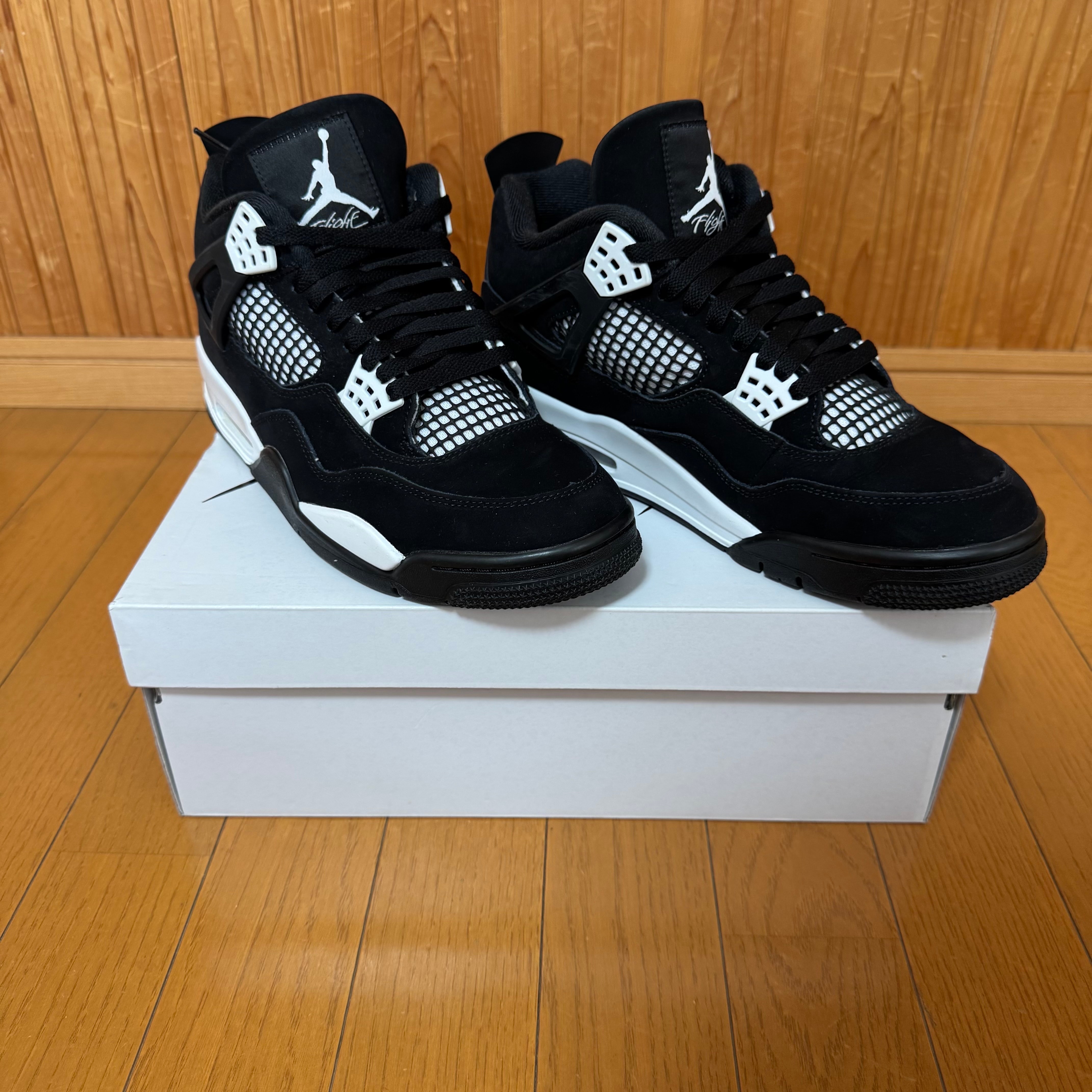 ナイキ エアジョーダン4 レトロ "ホワイトサンダー"
