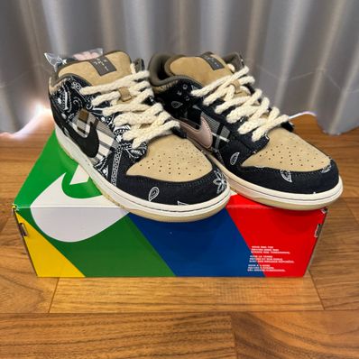 Travis Scott × Nike SB Dunk Low "Black/Parachute Beige"