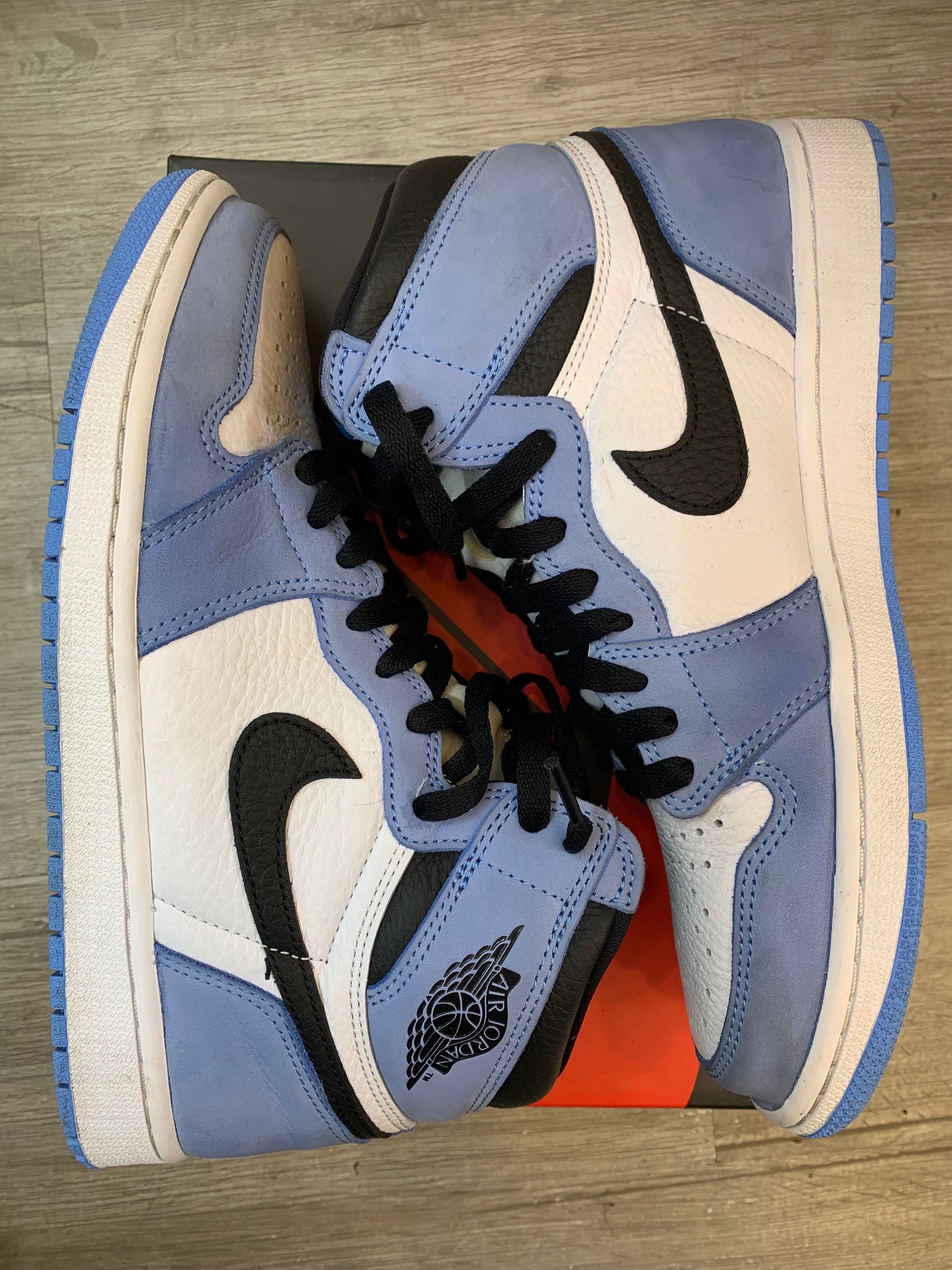 Nike Air Jordan 1 High OG "University Blue"