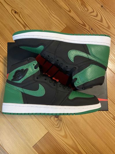 Nike Air Jordan 1 Retro High OG "Black/Pine Green" (2020)