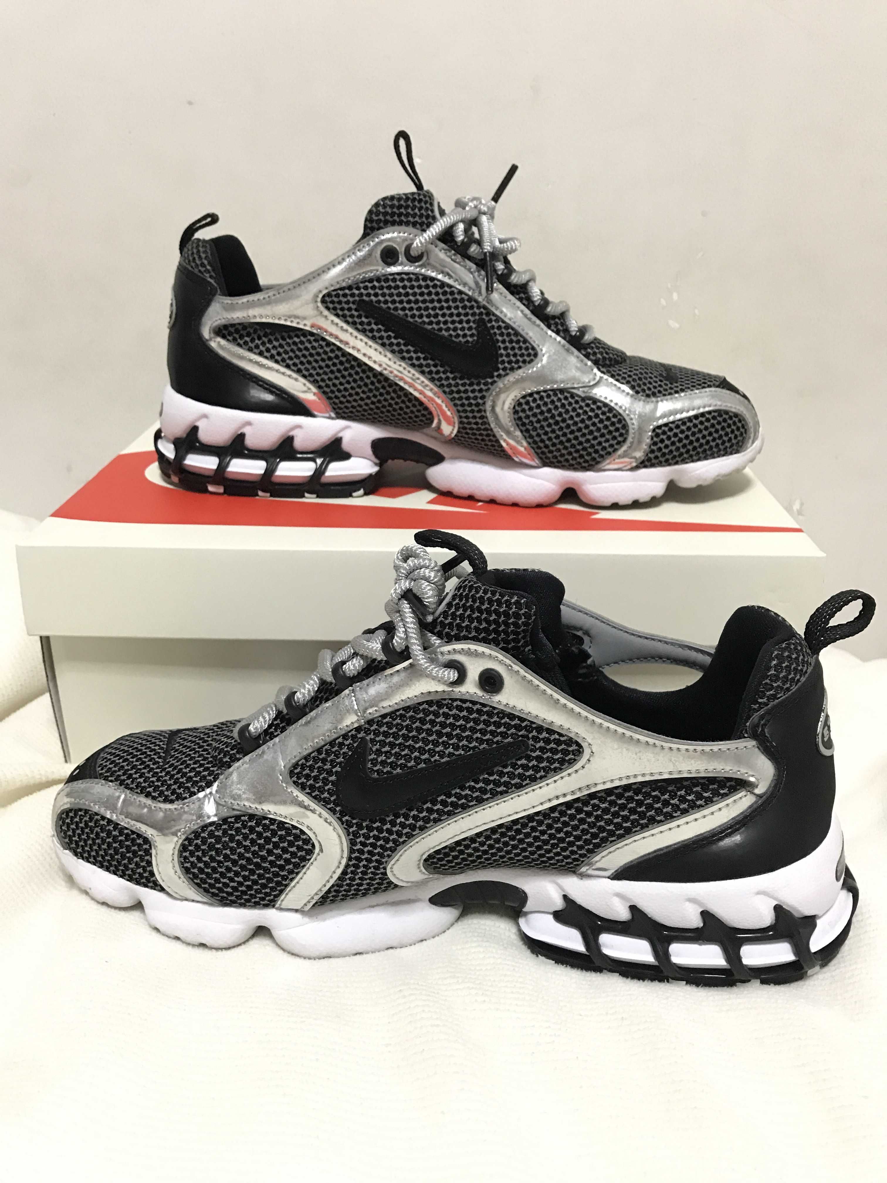 STUSSY × NIKE AIR ZOOM SPIRIDON CAGED "PURE PLATINUM/BLACK-WHITE"