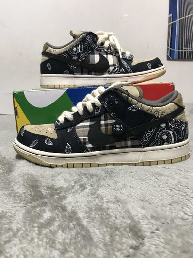 Travis Scott × Nike SB Dunk Low "Black/Parachute Beige"