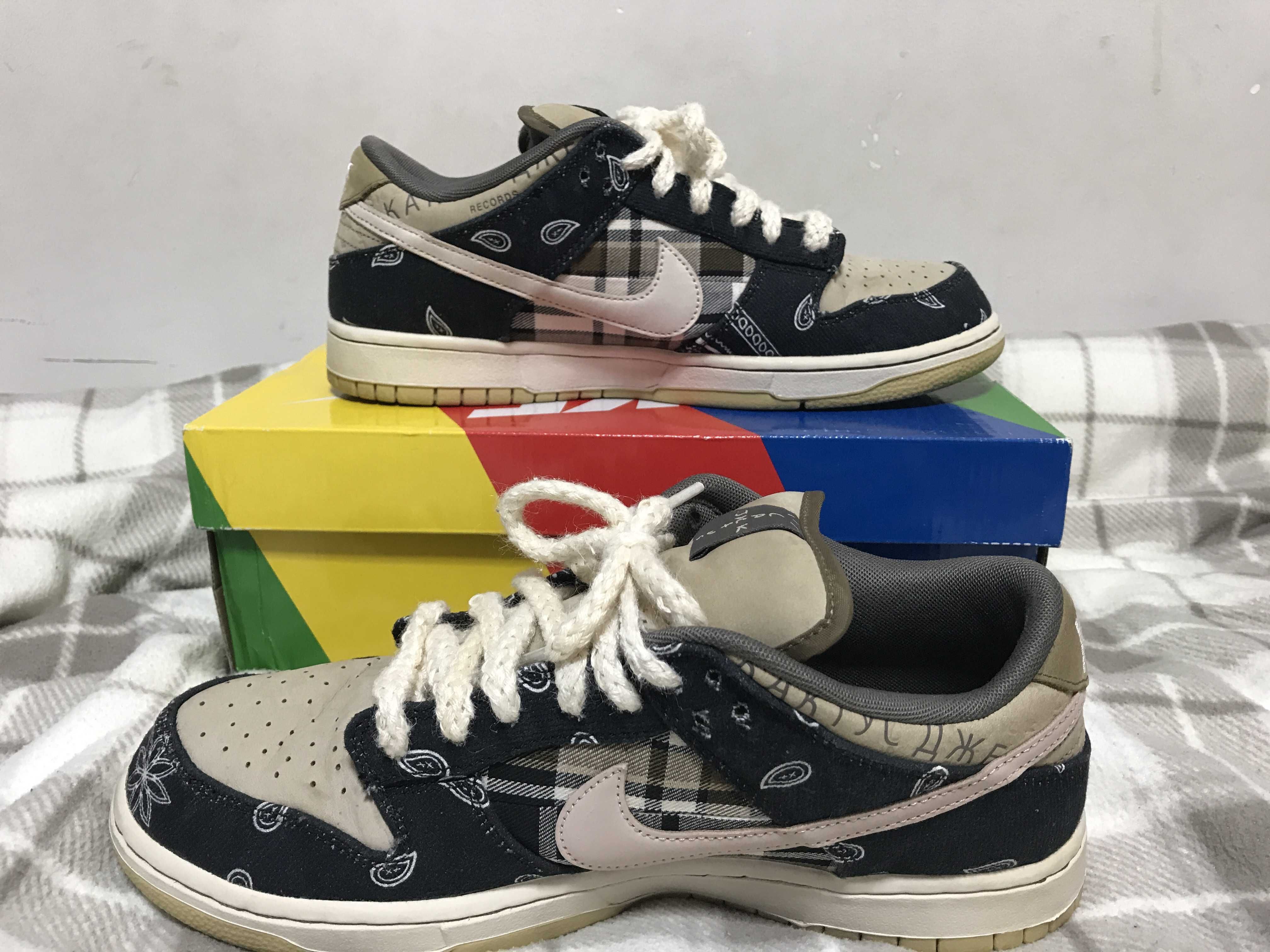 Travis Scott × Nike SB Dunk Low "Black/Parachute Beige"