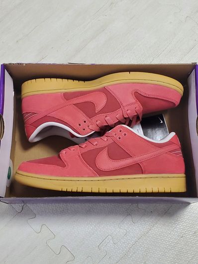 Nike SB Dunk Low "Adobe"