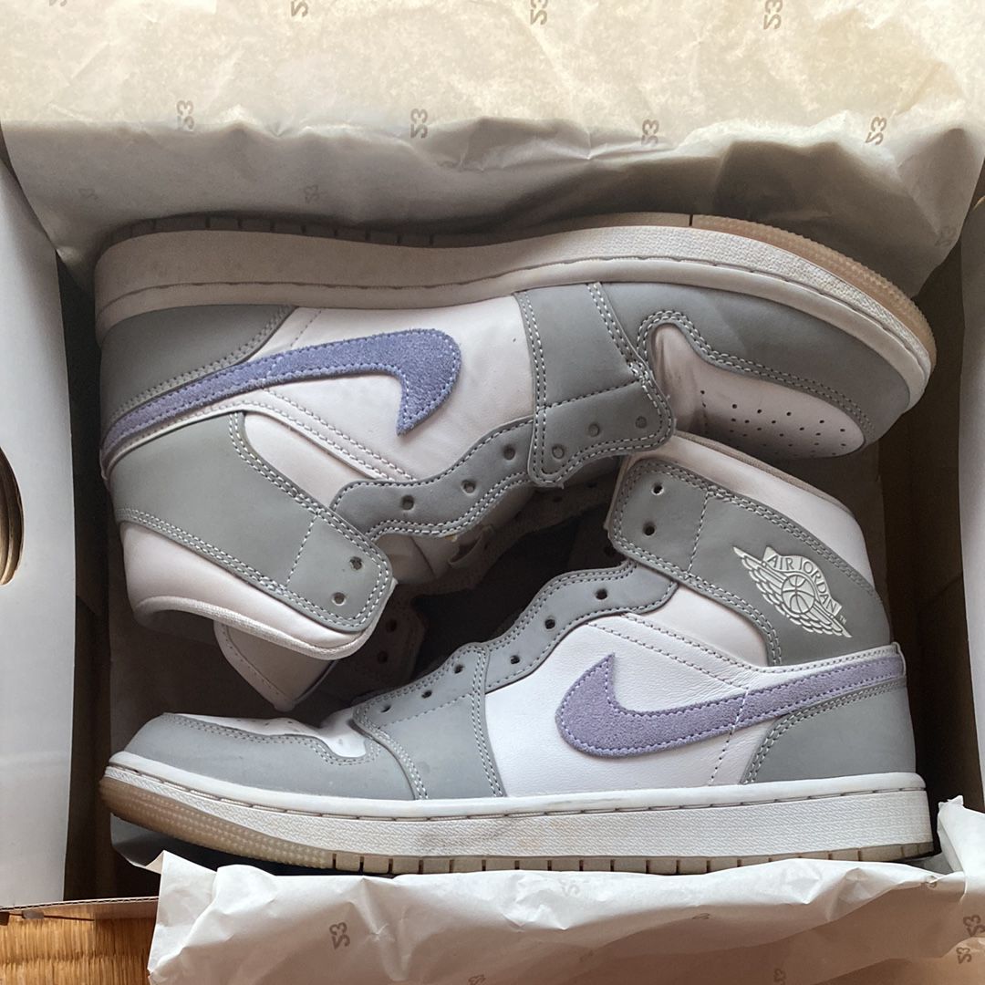 Nike Women's Air Jordan 1 Mid "Wolf Grey"