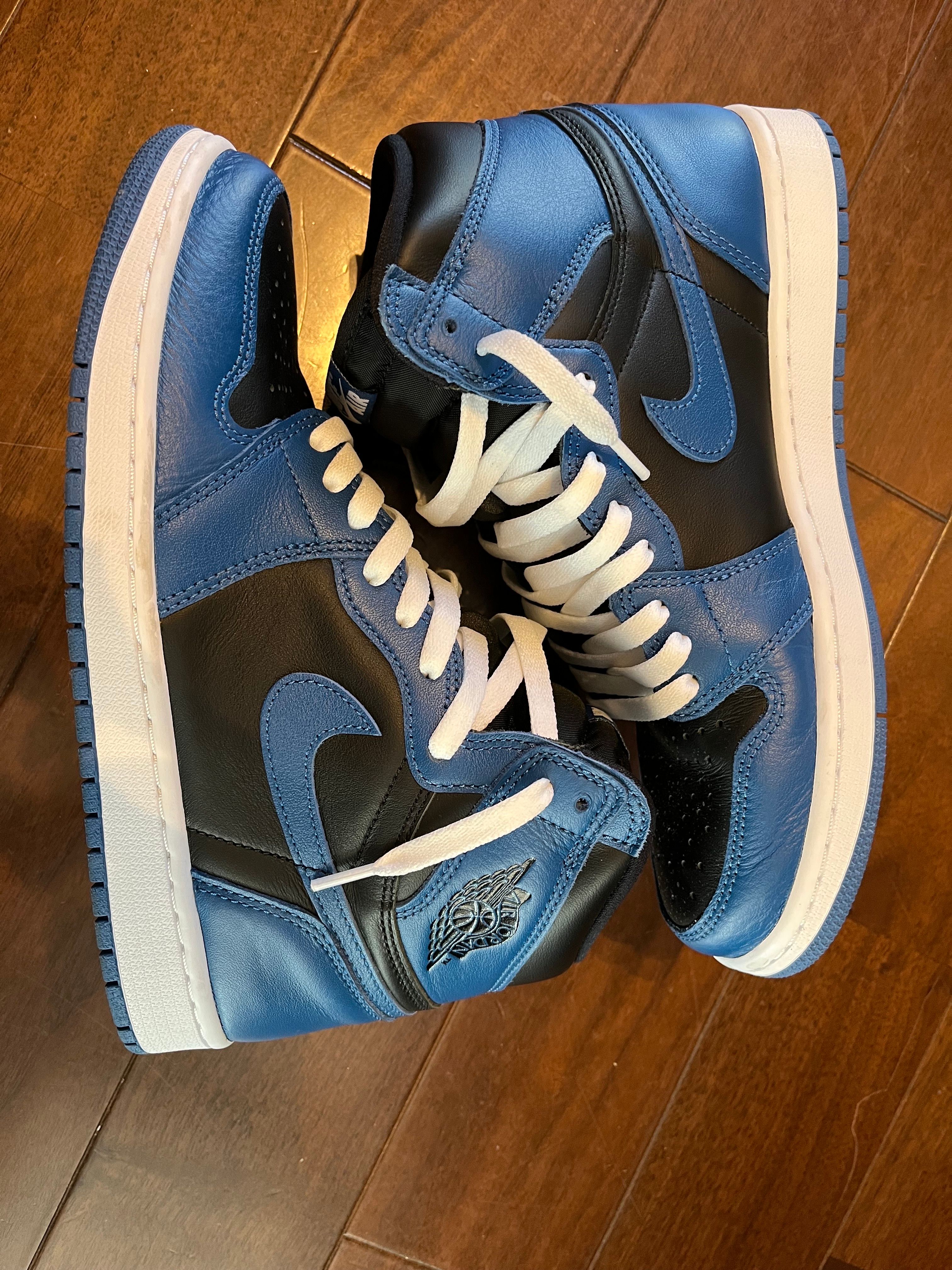 Nike Air Jordan 1 Retro High OG "Dark Marina Blue"