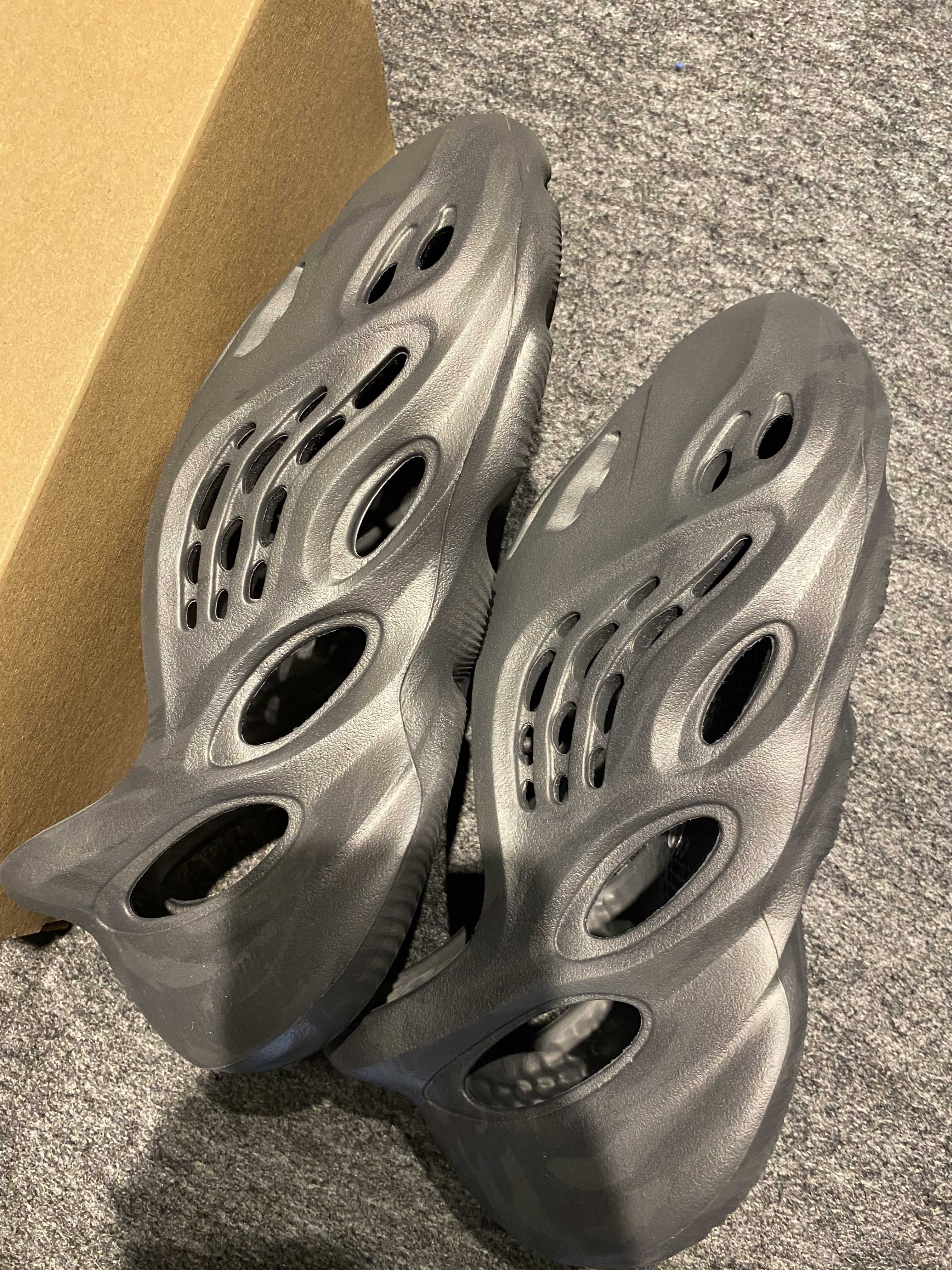 adidas YEEZY Foam Runner "Onyx"