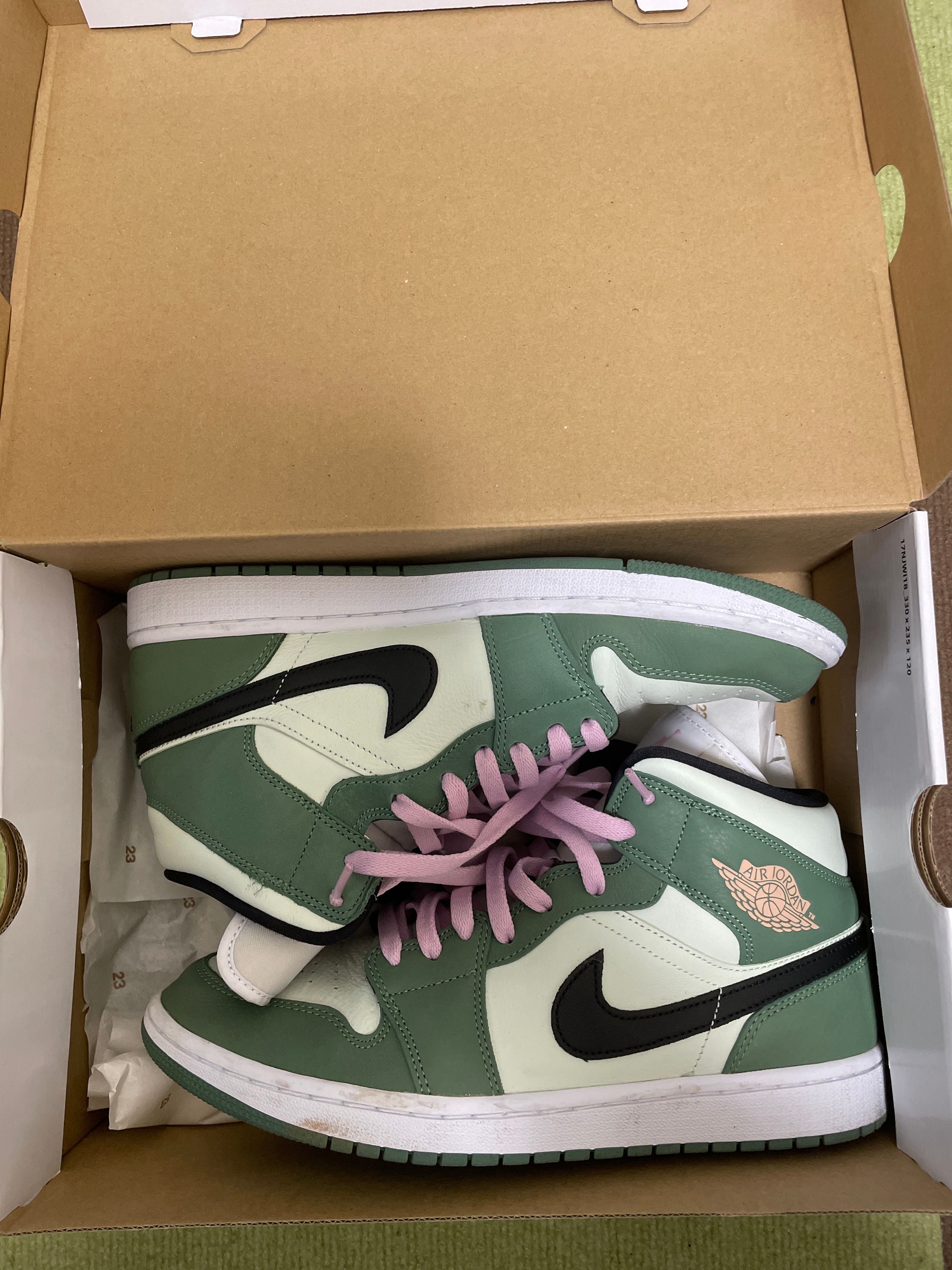 NIKE Women's AIR JORDAN 1 MID SE "DUTCH GREEN"