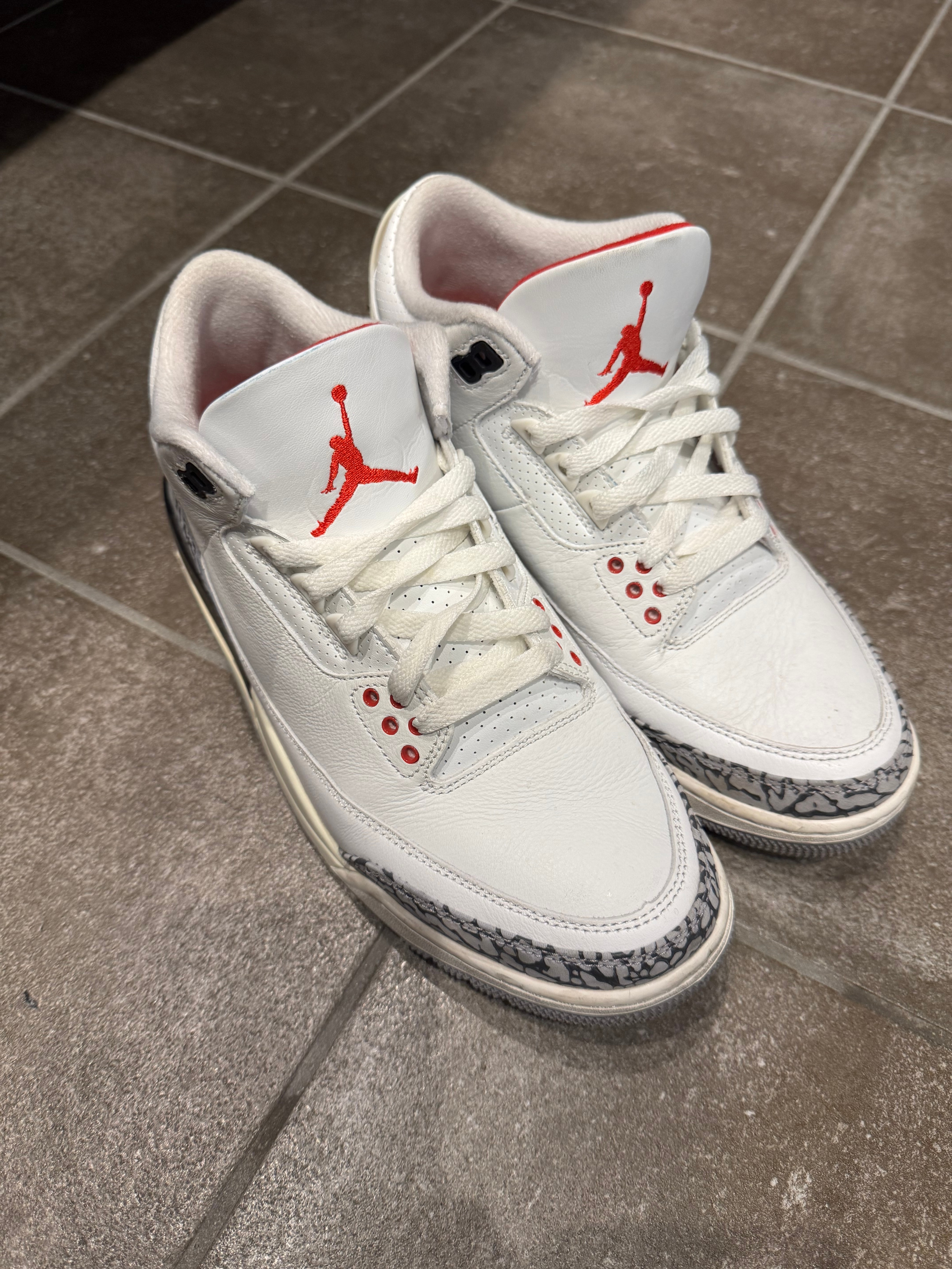 ナイキ エアジョーダン3 レトロ "ホワイトセメント リイマジンド"