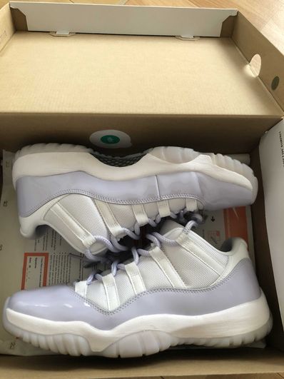 Nike WMNS Air Jordan 11 Low