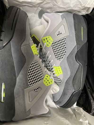 NIKE AIR JORDAN 4 RETRO LE