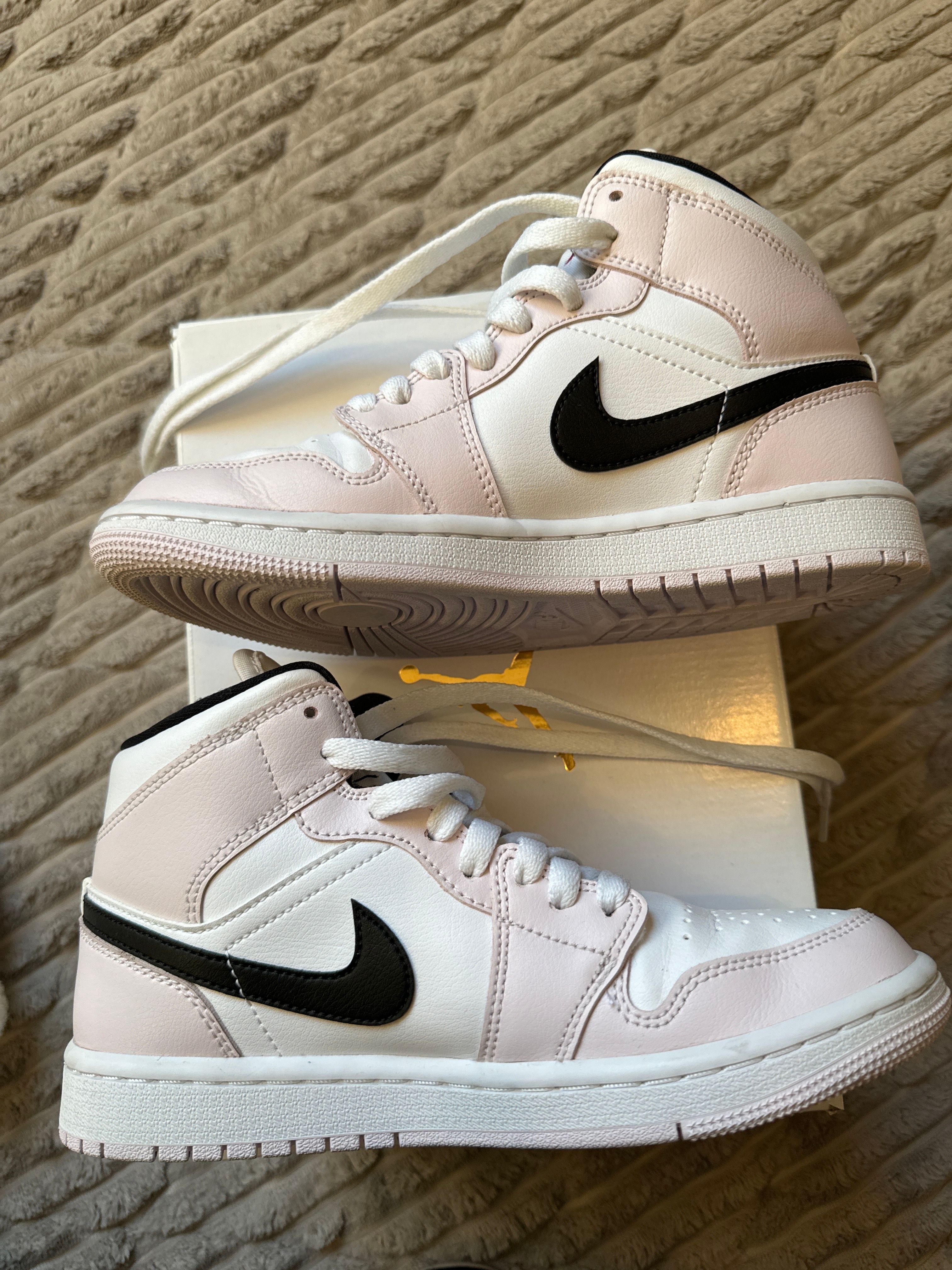 Nike Women's Air Jordan 1 Mid "Light Violet/White/Black"
