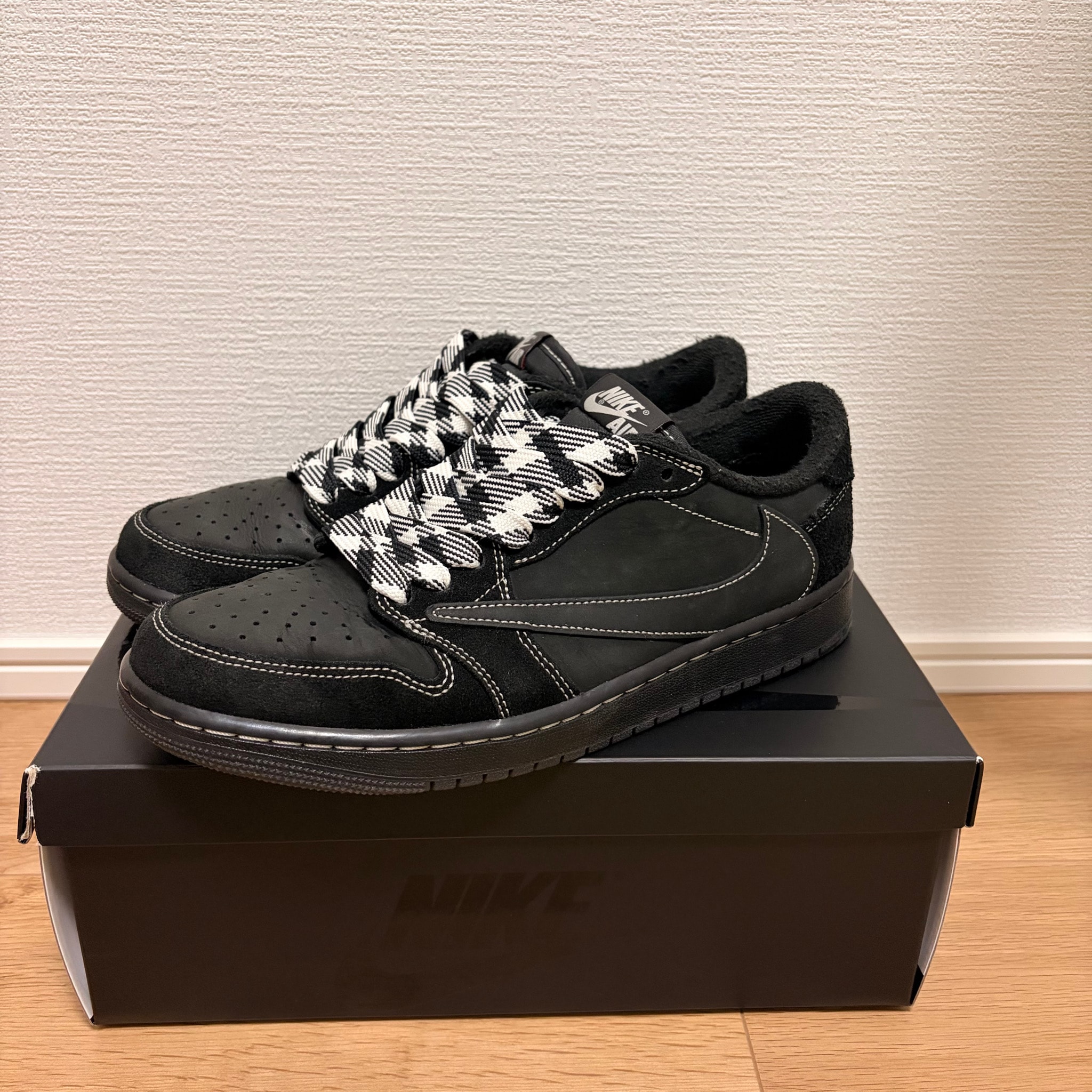 Travis Scott × Nike Air Jordan 1 Low OG SP "Black Phantom"