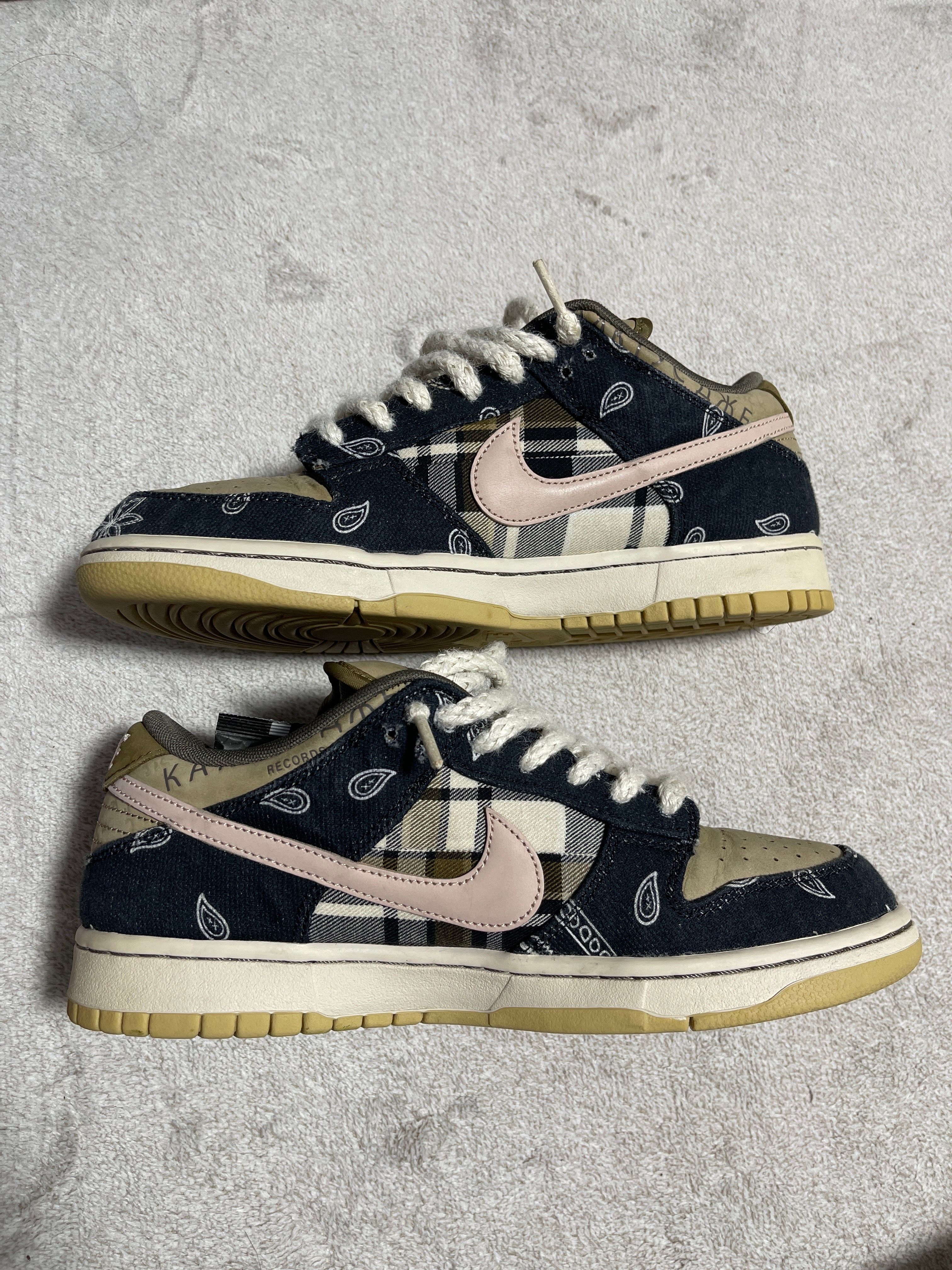 Travis Scott × Nike SB Dunk Low "Black/Parachute Beige"