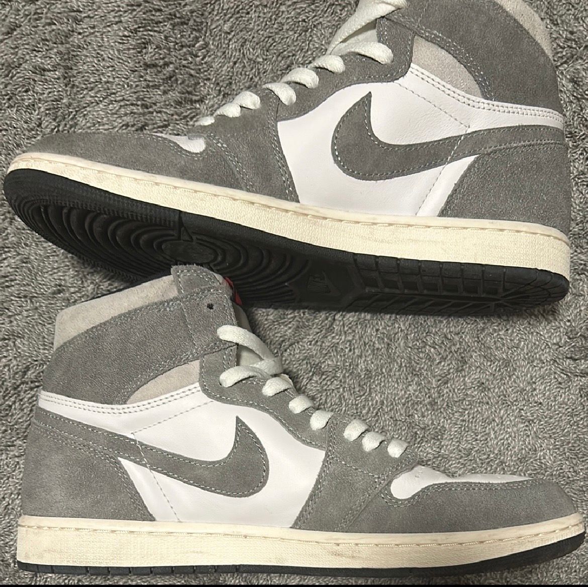 Nike Air Jordan 1 Retro High OG "Black and Smoke Grey"