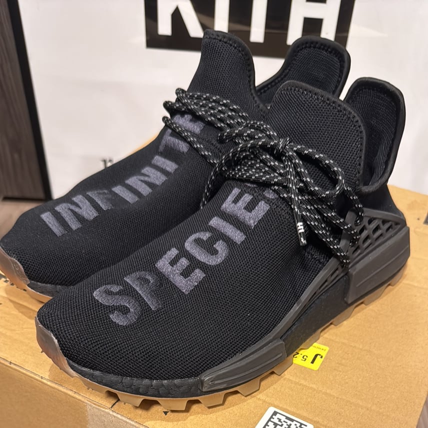 ファレル・ウィリアムス × アディダス NMD HU トレイル ファレル・ウィリアムス × アディダス NMD HU トレイル