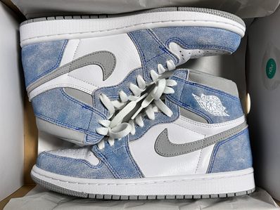 Nike Air Jordan 1 High OG "Hyper Royal"