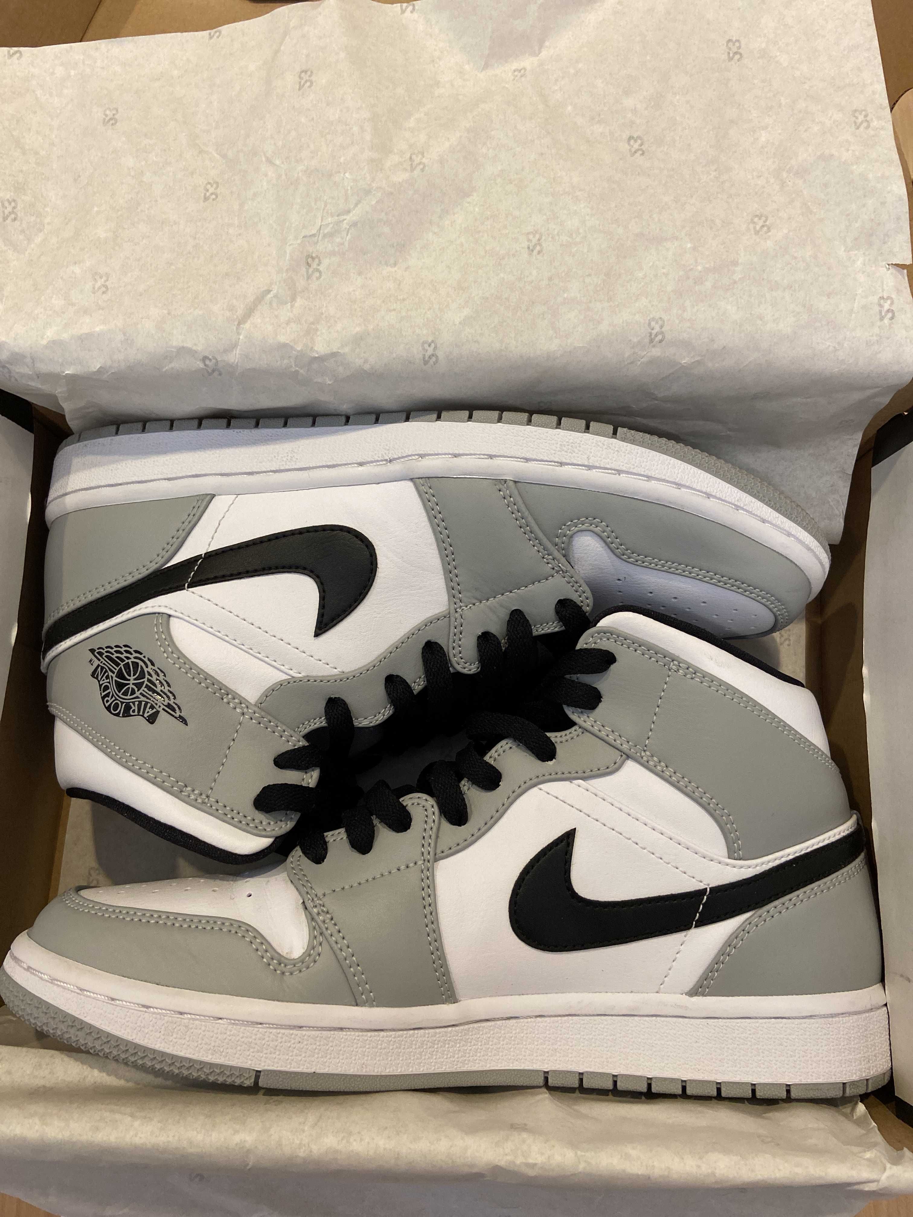 Nike Air Jordan 1 Mid "Light Smoke Grey/White/Black"
