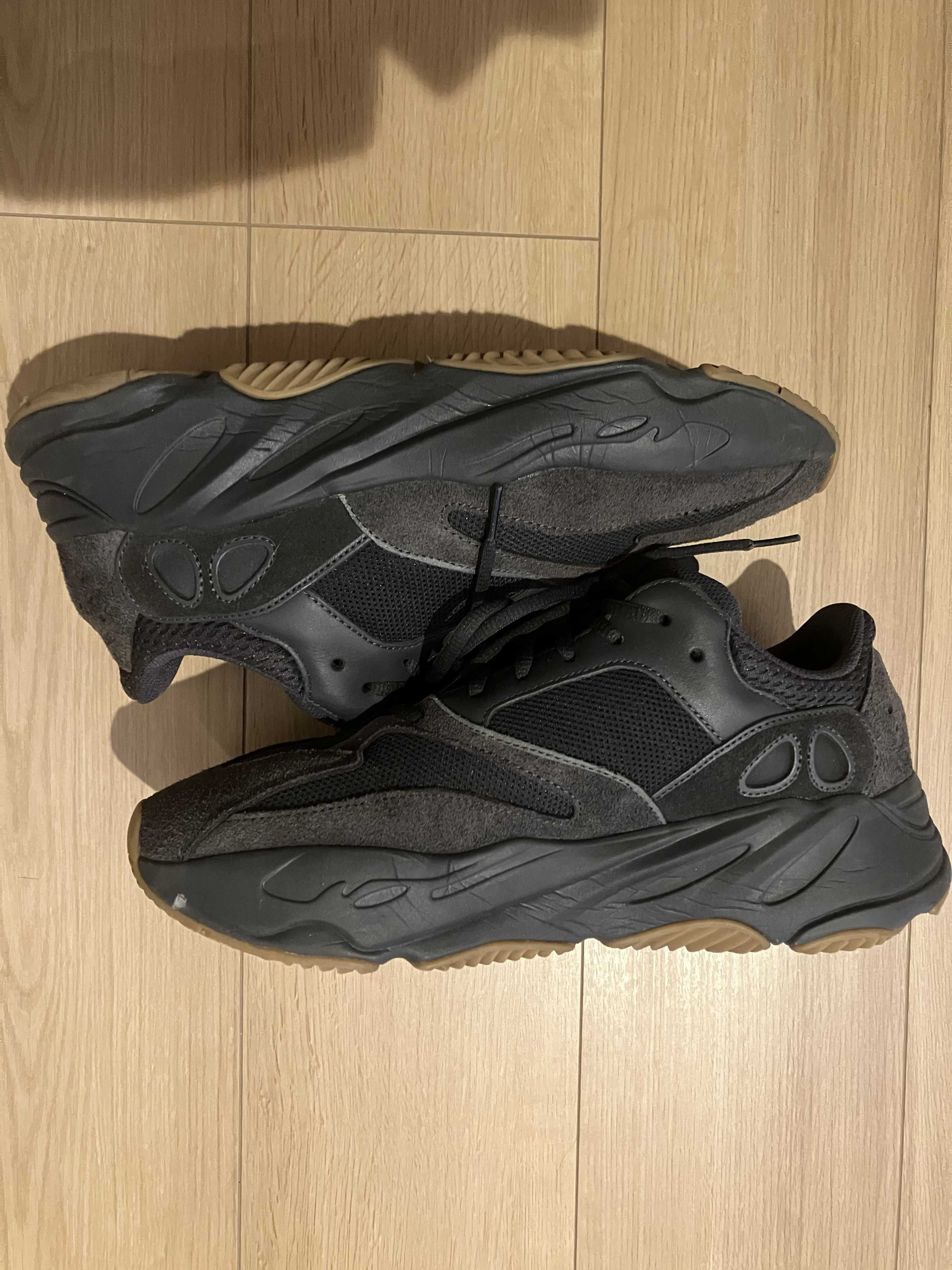 adidas YEEZY Boost 700 "Utility Black"