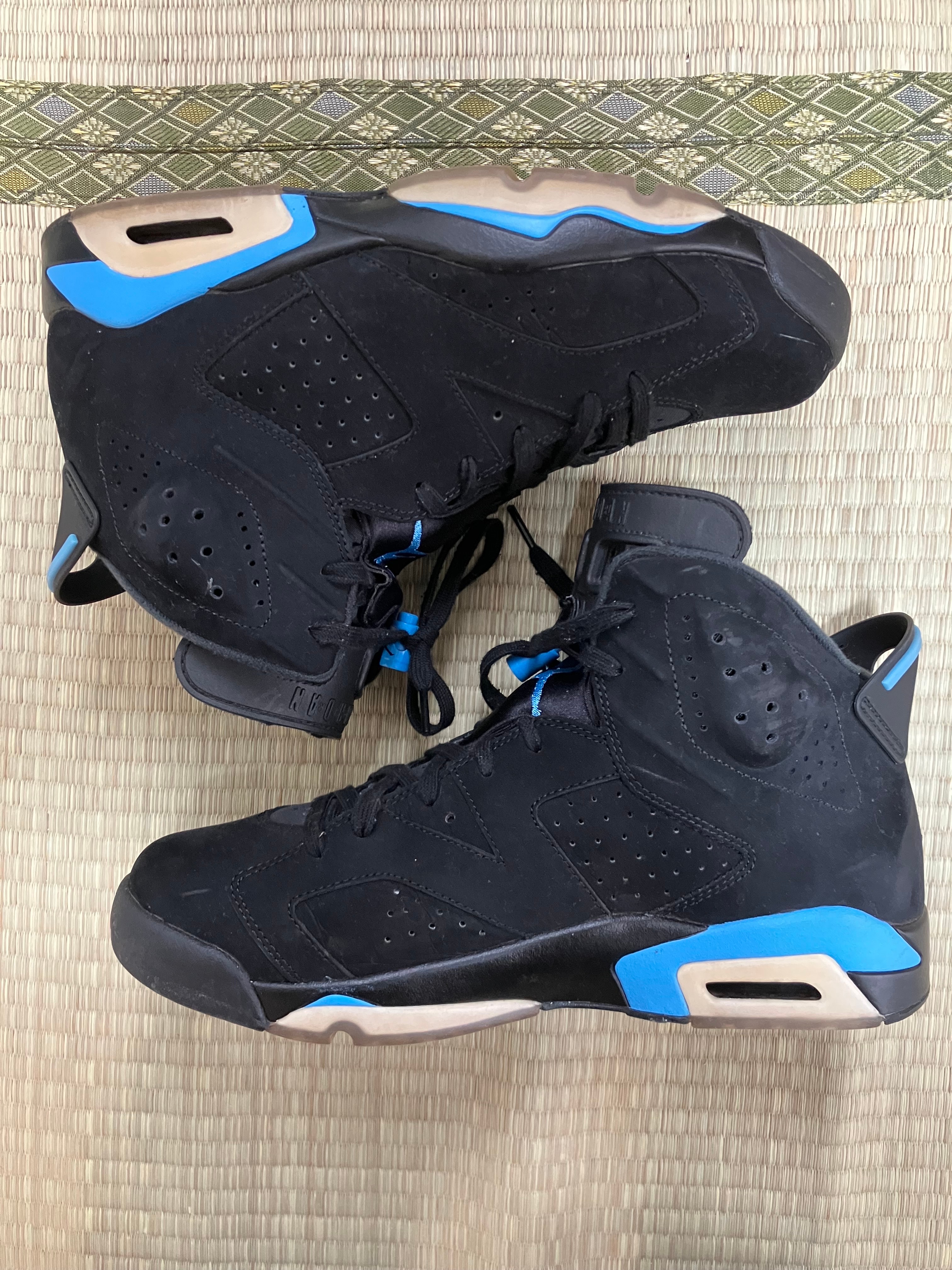 NIKE AIR JORDAN 6 RETRO "UNC"