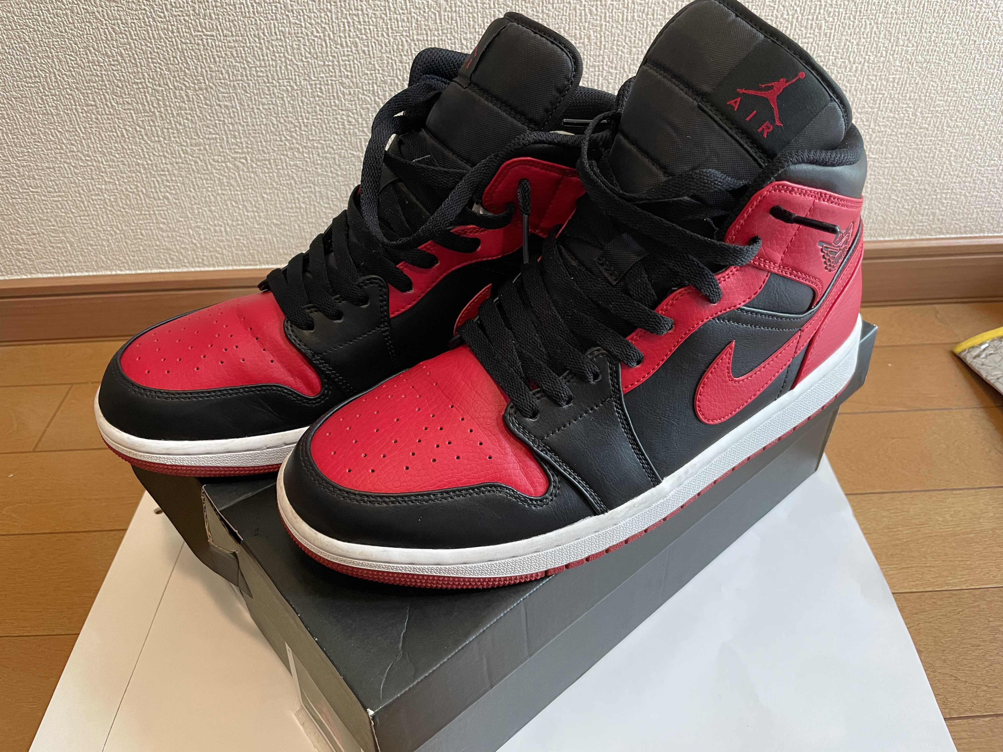 Nike Air Jordan 1 Mid "Bred"