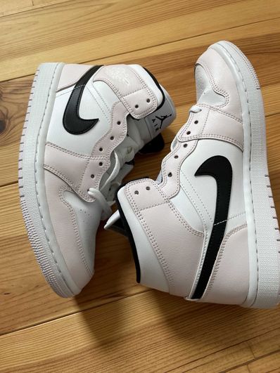 Nike Women's Air Jordan 1 Mid "Light Violet/White/Black"