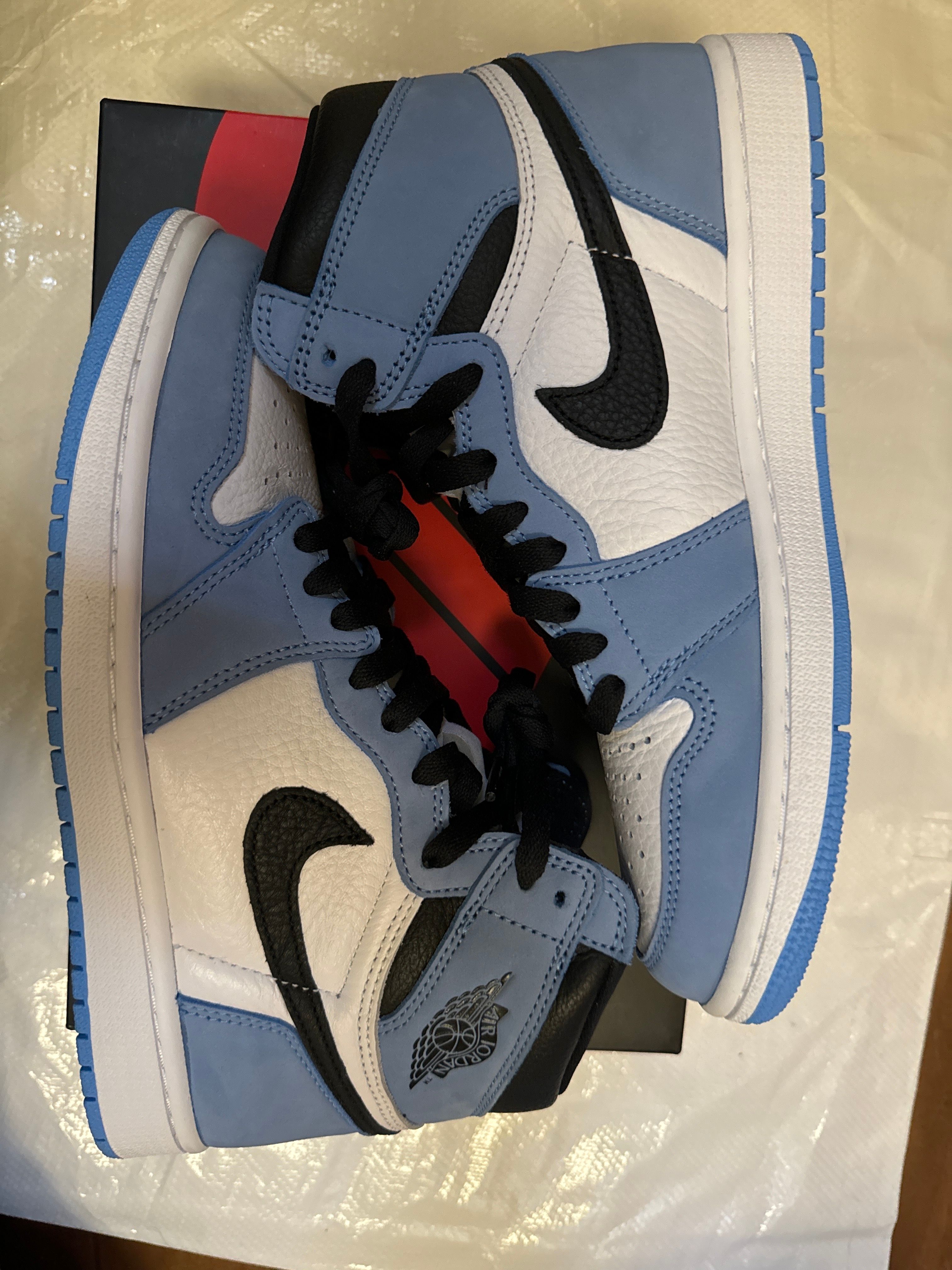 Nike Air Jordan 1 High OG "University Blue"