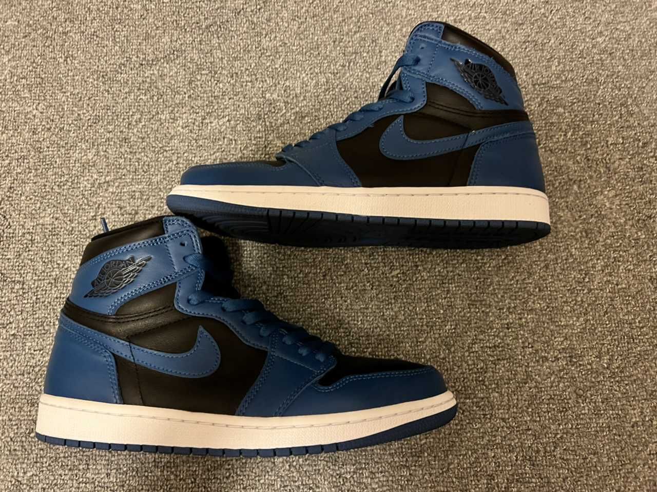 Nike Air Jordan 1 Retro High OG "Dark Marina Blue"