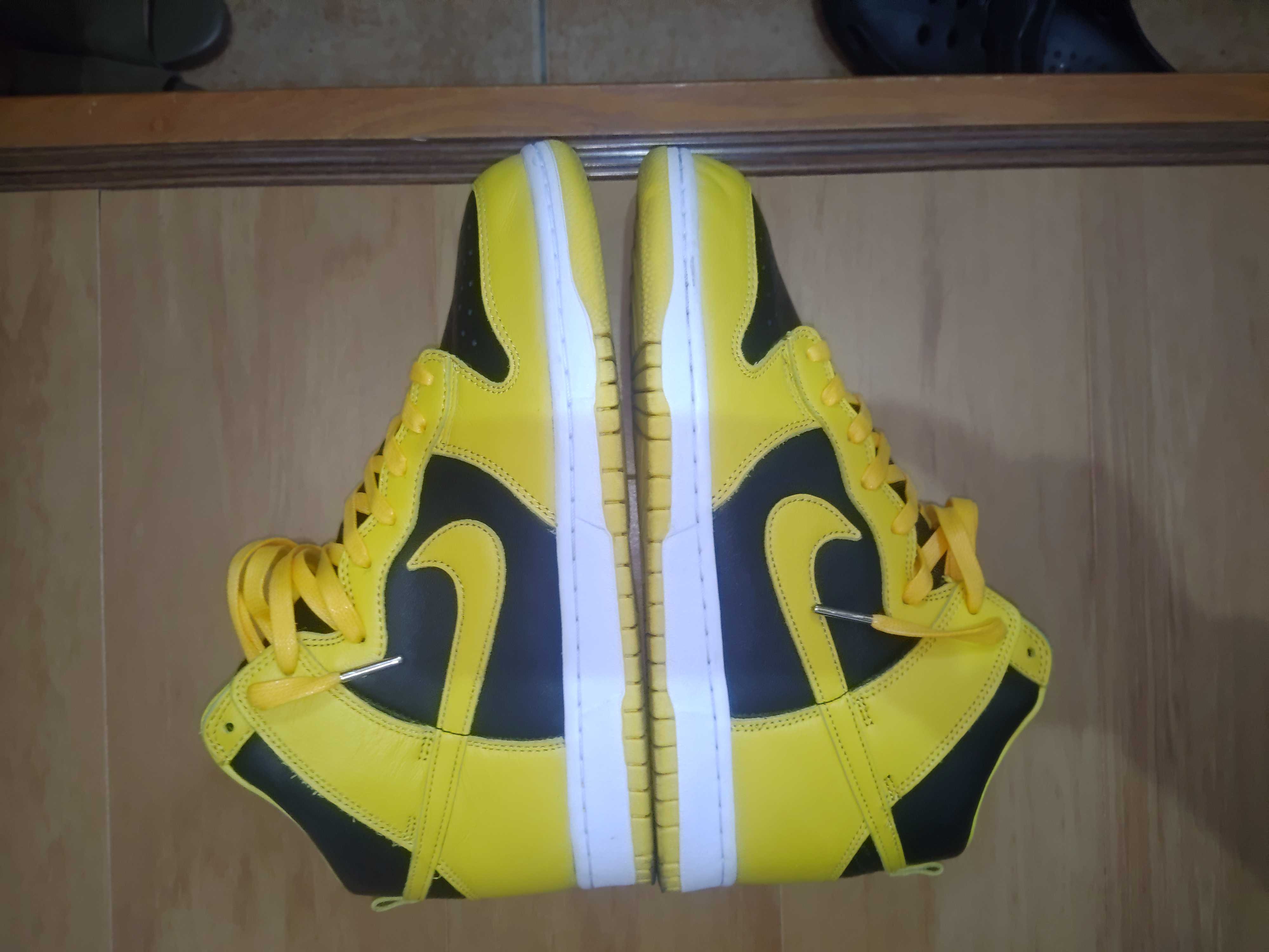 Nike Dunk High "Black/Varsity Maize"
