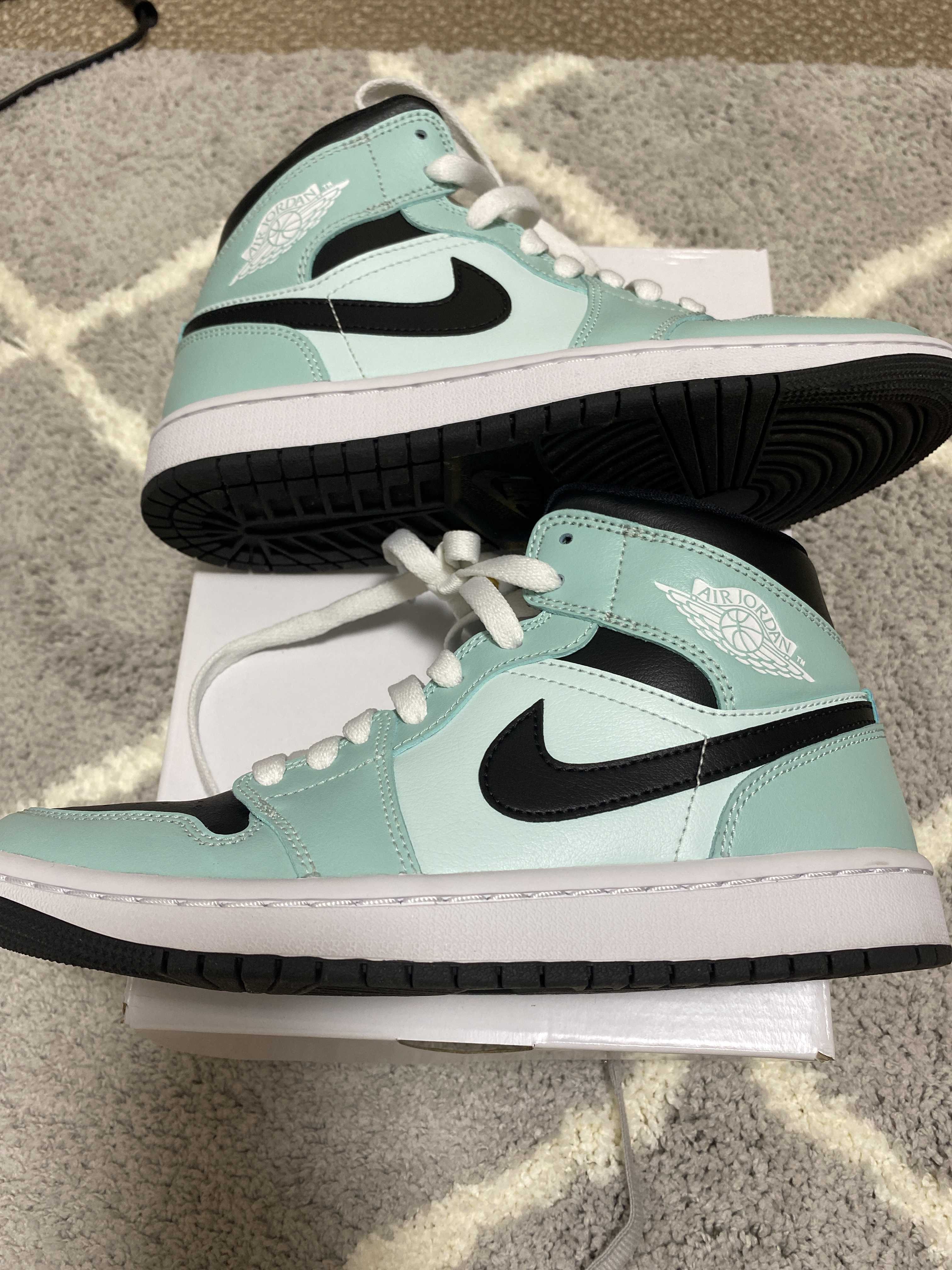 NIKE Women's AIR JORDAN 1 MID "AQUA BLUE"