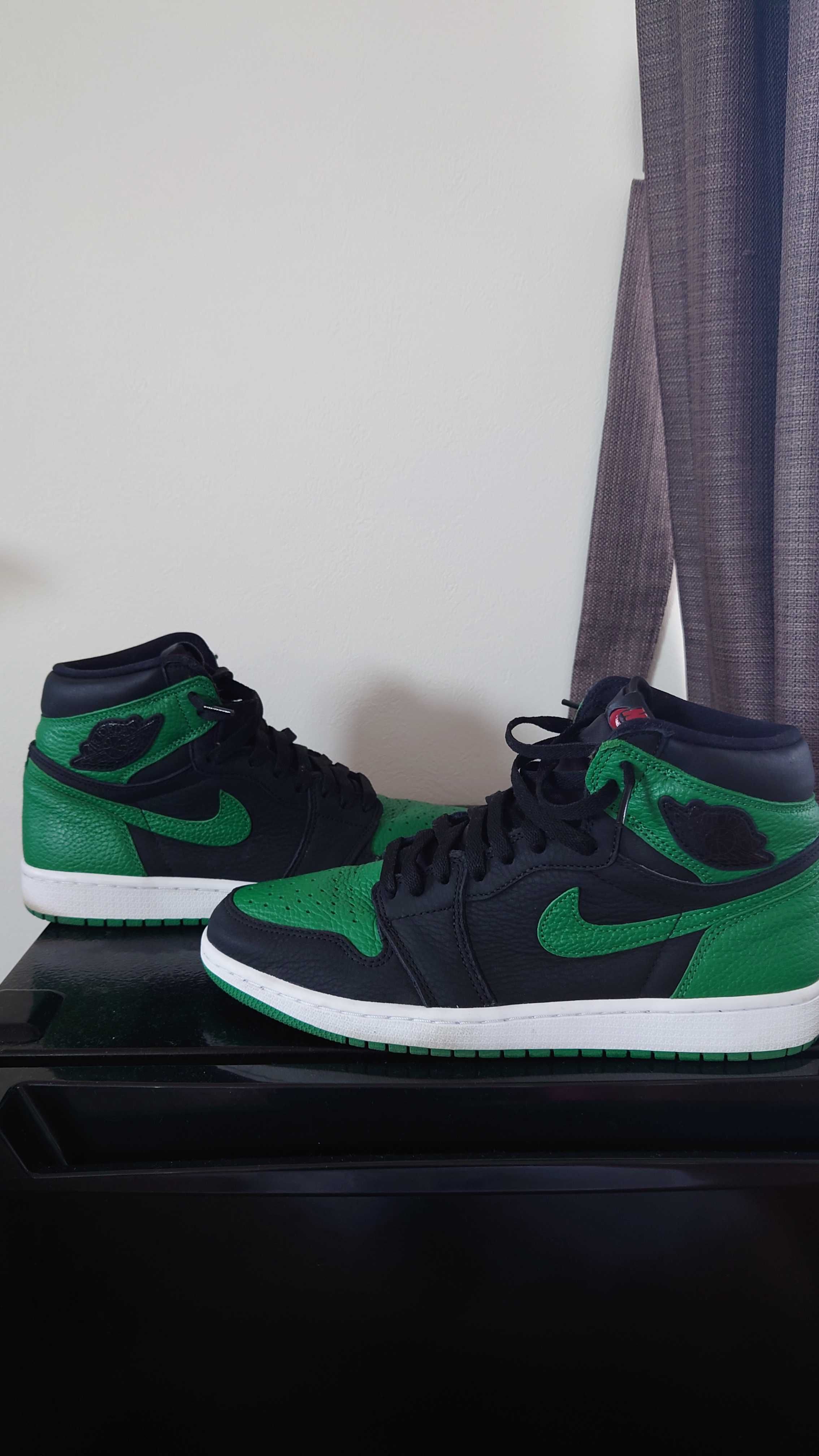 Nike Air Jordan 1 Retro High OG "Black/Pine Green" (2020)      