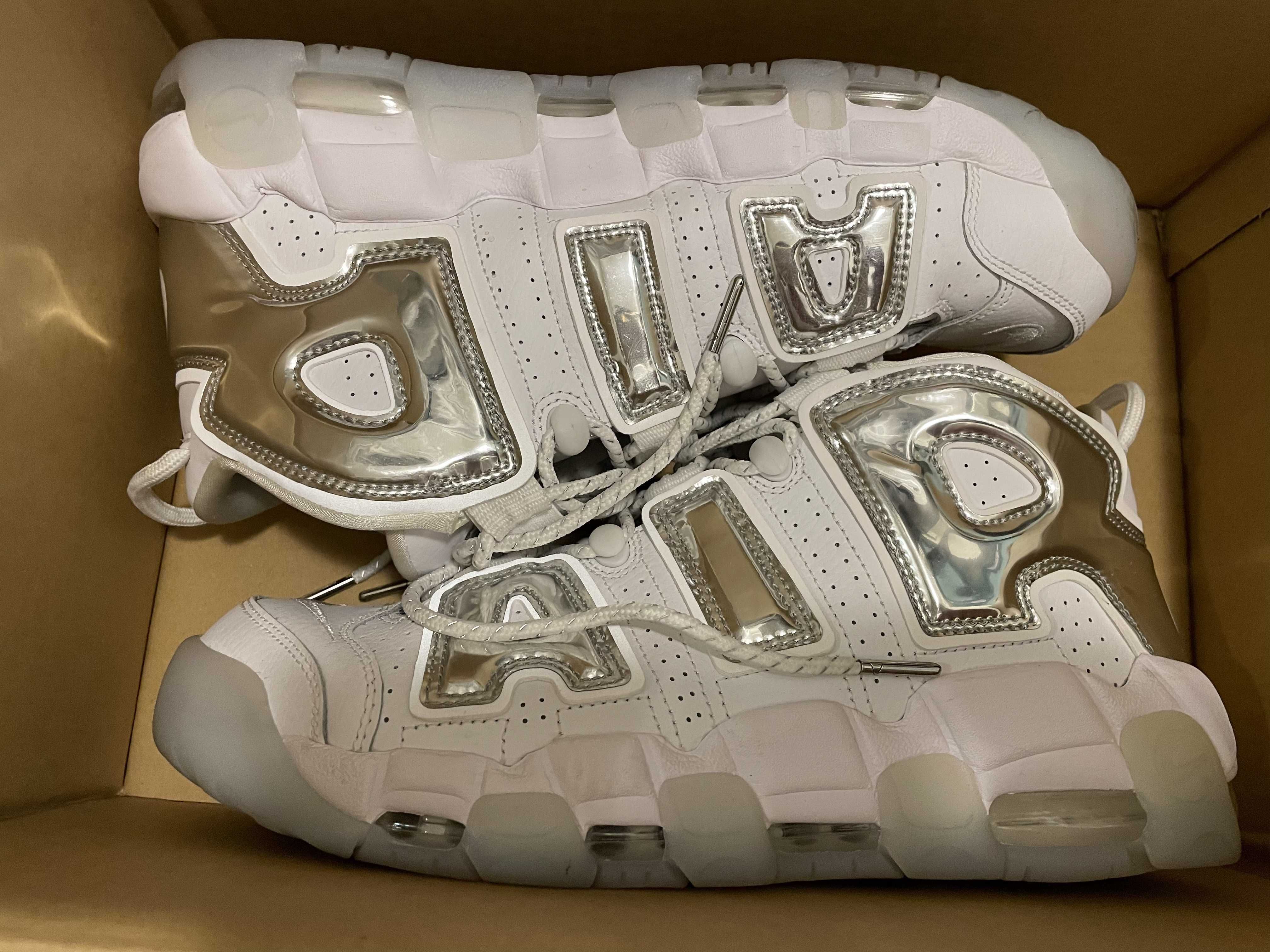 NIKE Women's AIR MORE UPTEMPO CHROME WHITE/SILVER