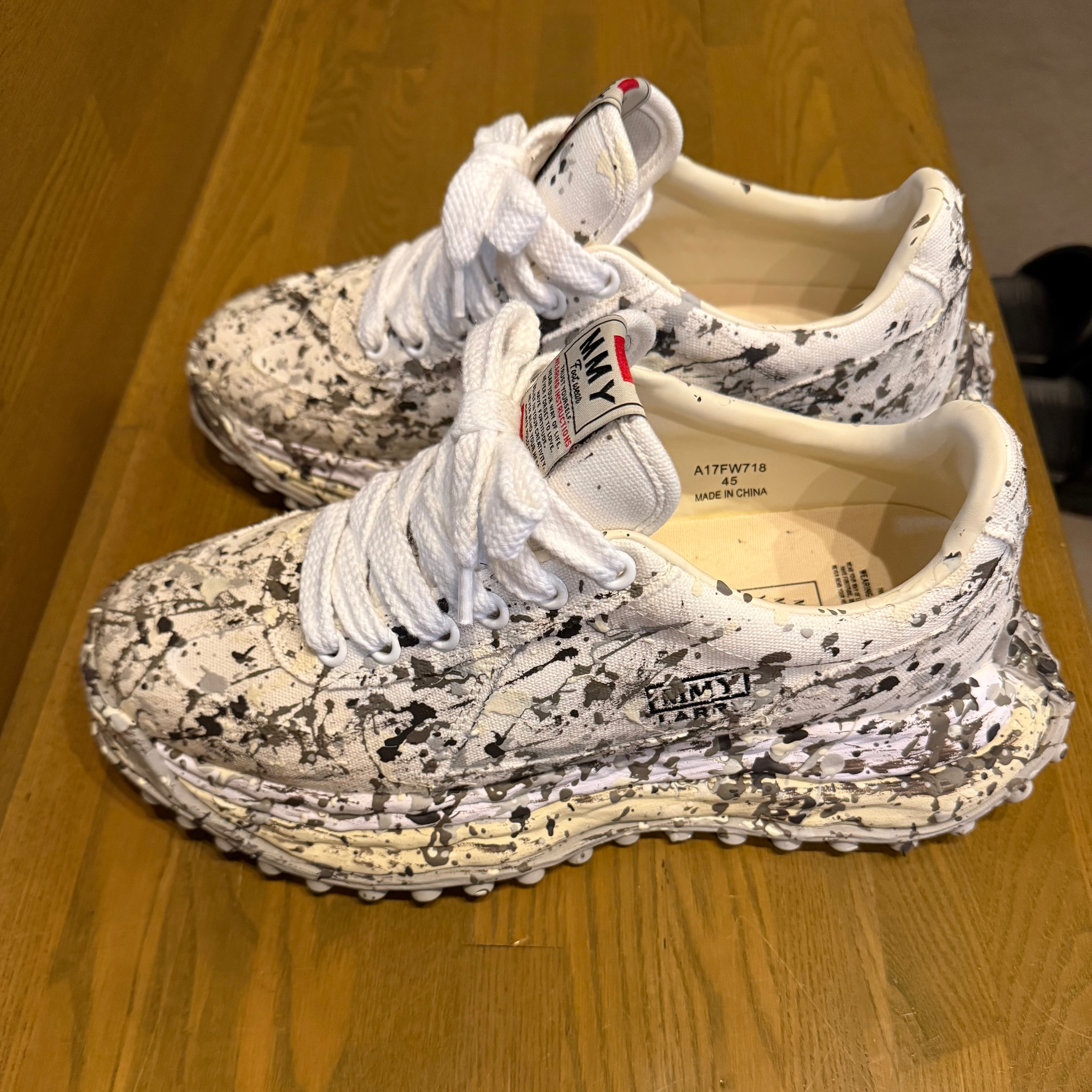 Maison MIHARA YASUHIRO LARRY OG Sole Sputtering Paint Canvas Low-top Sneakers "White"