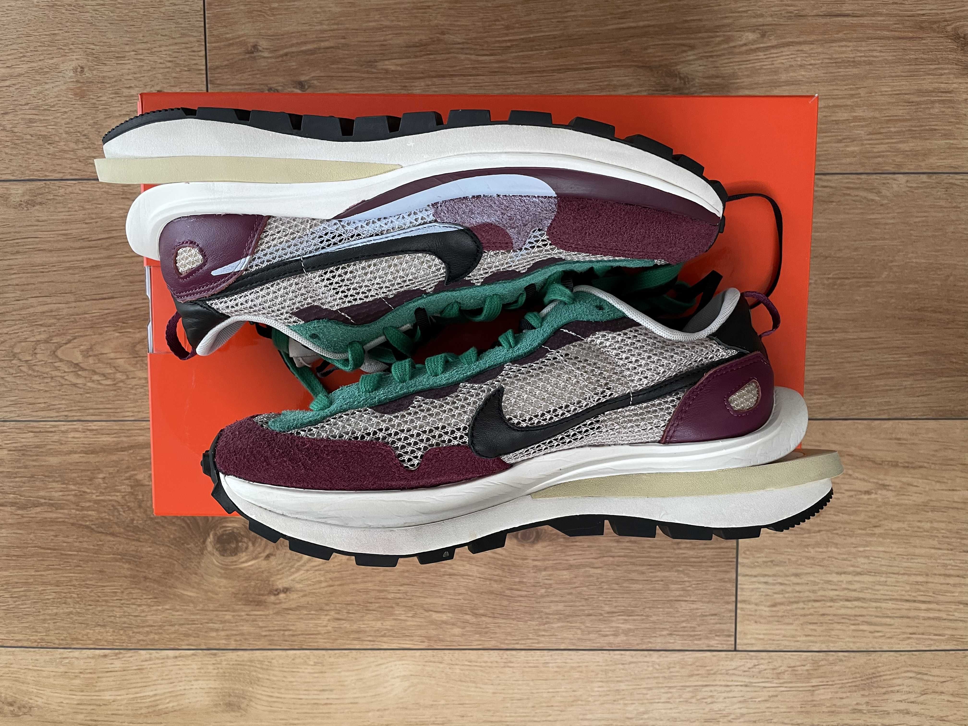 sacai × Nike Vapor Waffle "String/Red/Green"