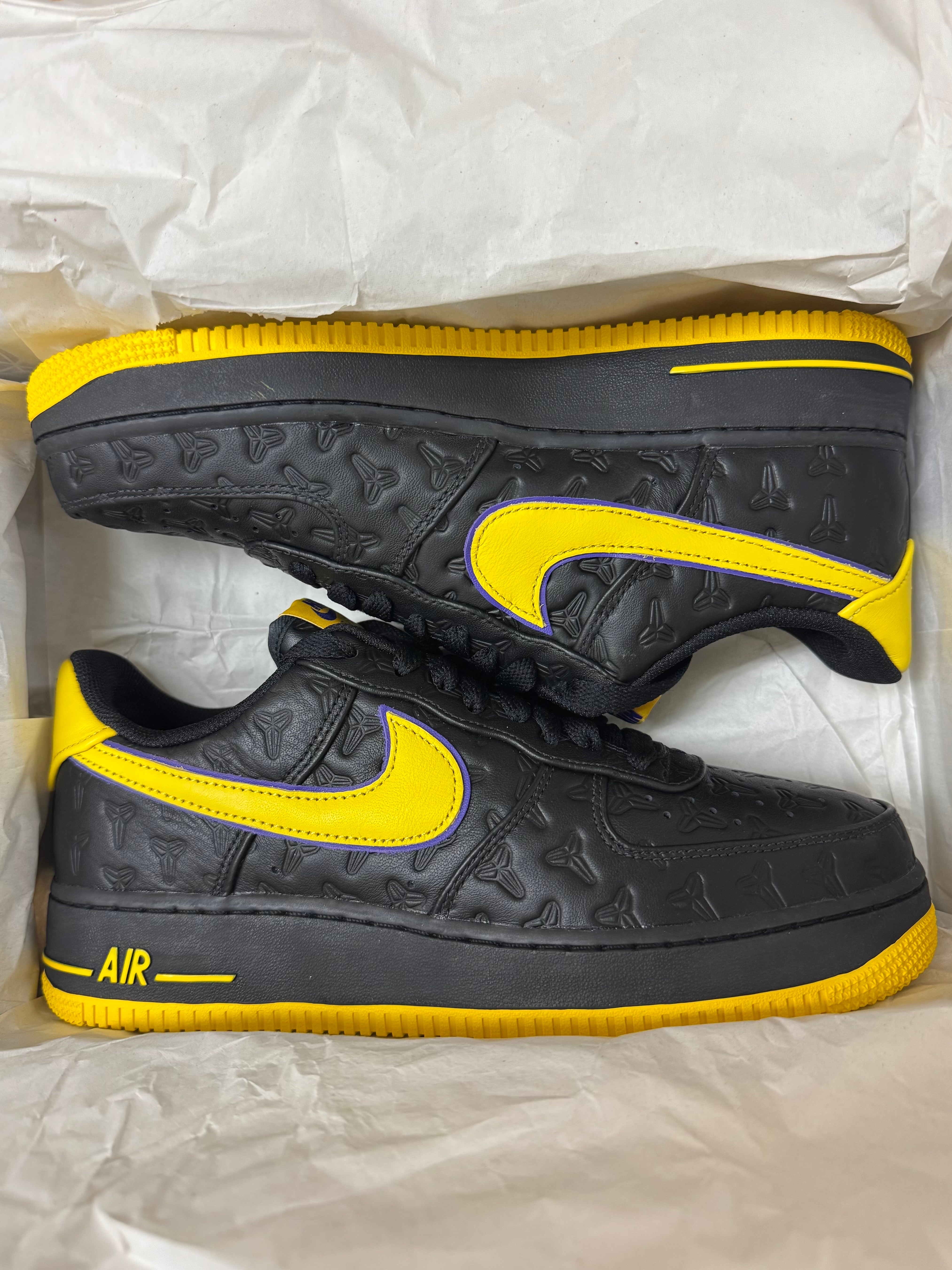 Kobe Bryant × Nike Air Force 1 Low "Black/Varsity Maize" (HV5122-001) (Serial Numbered/8000 pairs)