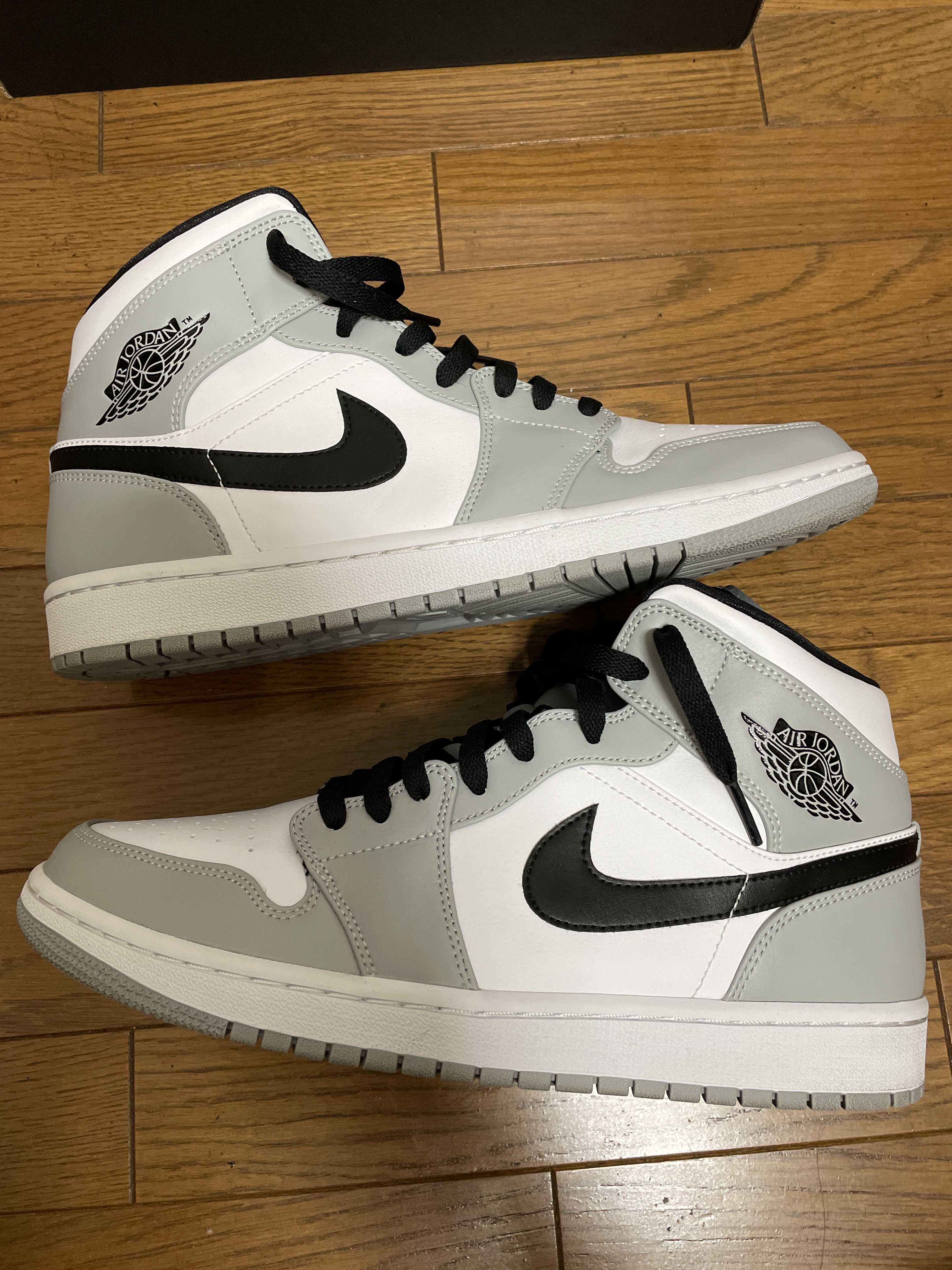 Nike Air Jordan 1 Mid "Light Smoke Grey/White/Black"