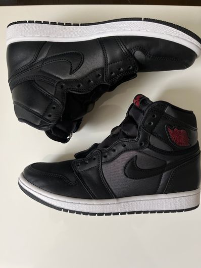 Nike Air Jordan 1 Retro High OG "Black/Metallic Silver/Gym Red"