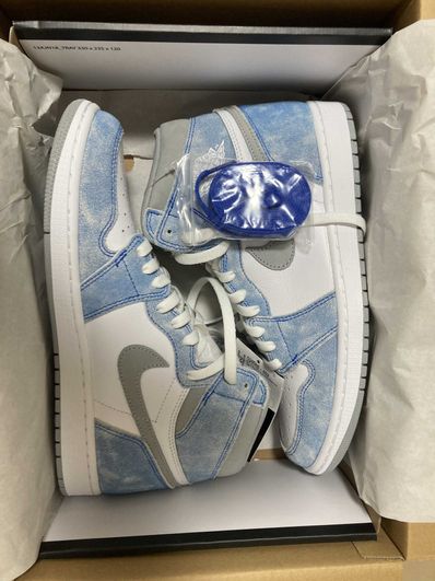 Nike Air Jordan 1 High OG "Hyper Royal"