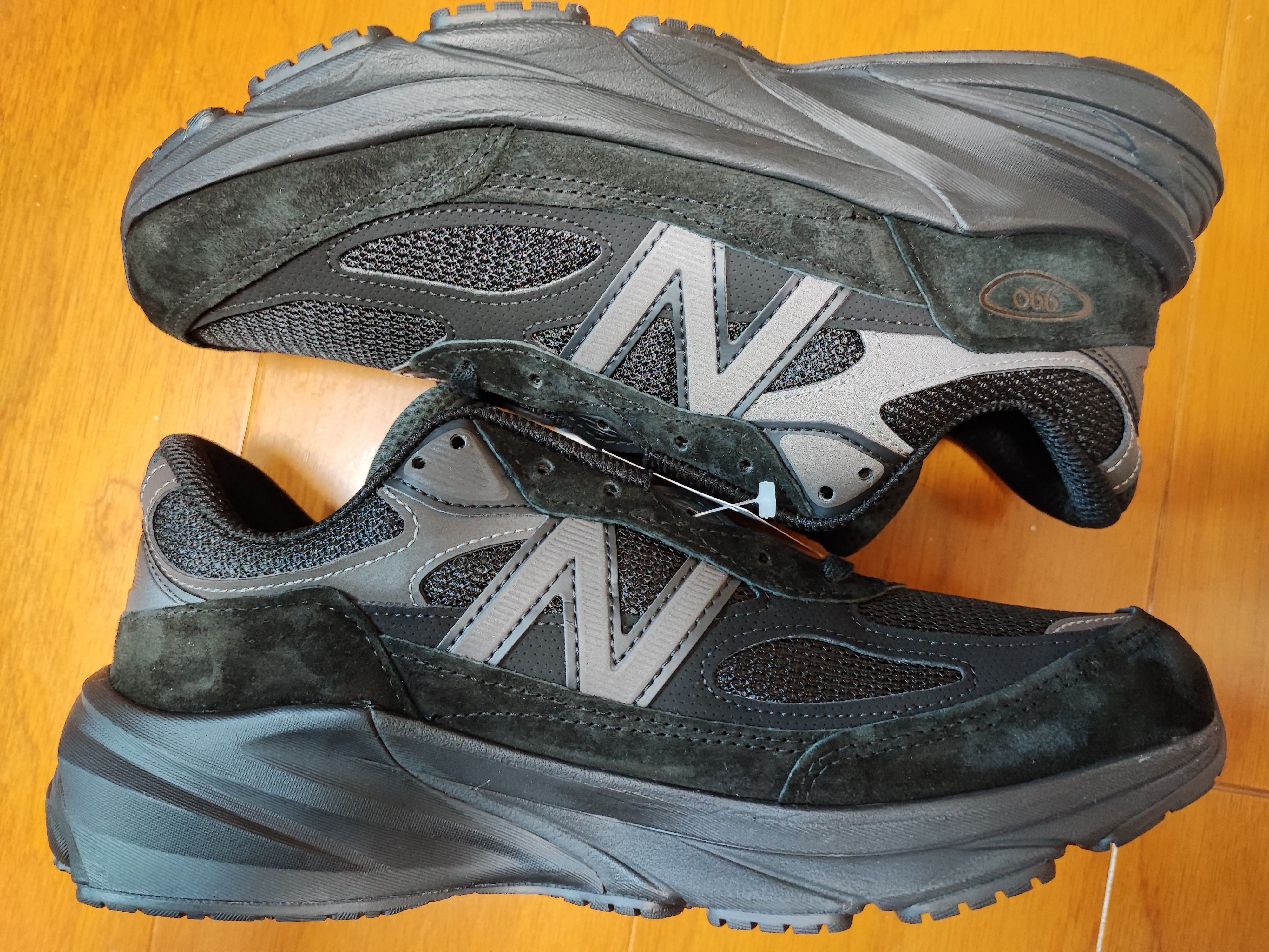 New Balance 990V6 "Triple Black"