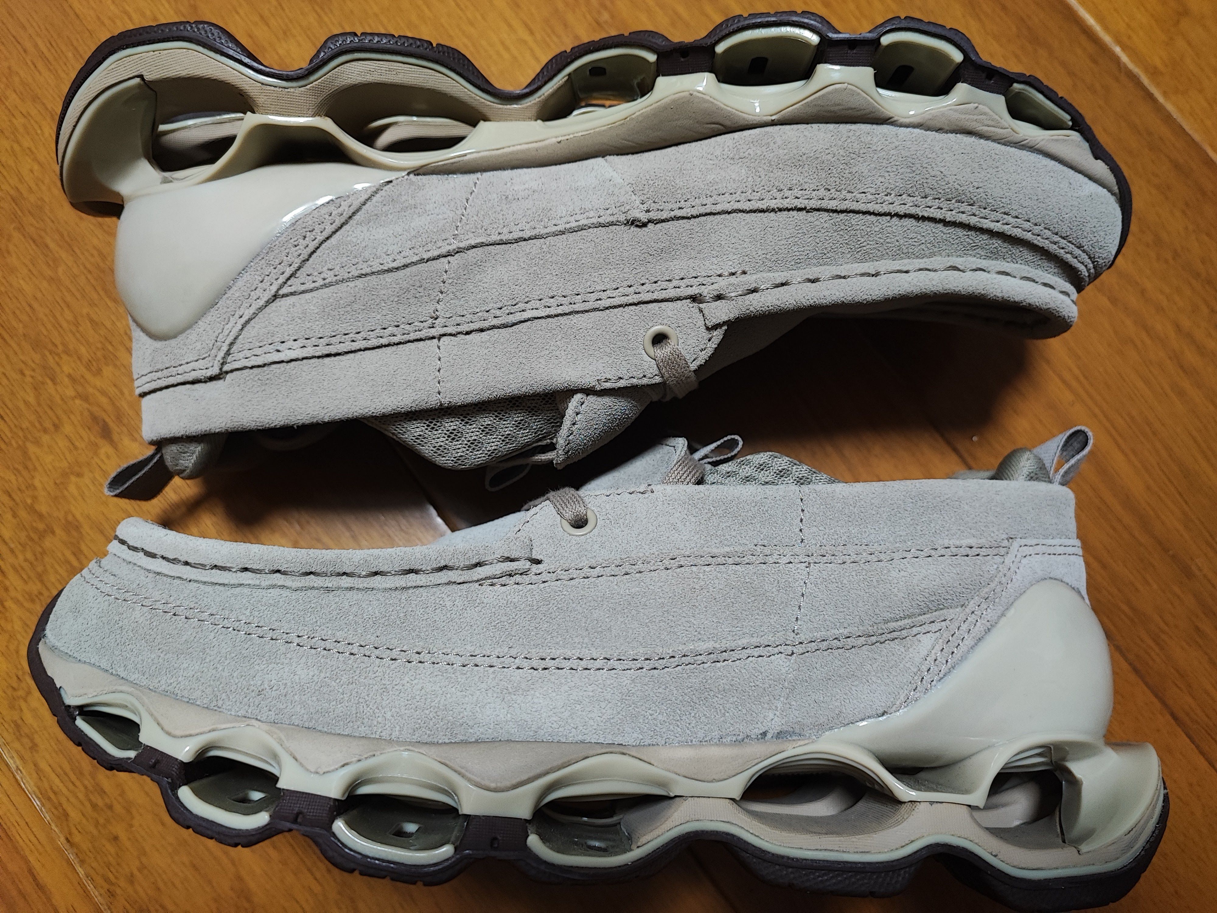 Mizuno Wave Prophecy Moc Suede "Taupe"