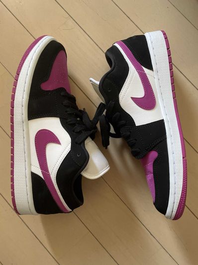 Nike Women's Air Jordan 1 low "Magenta"