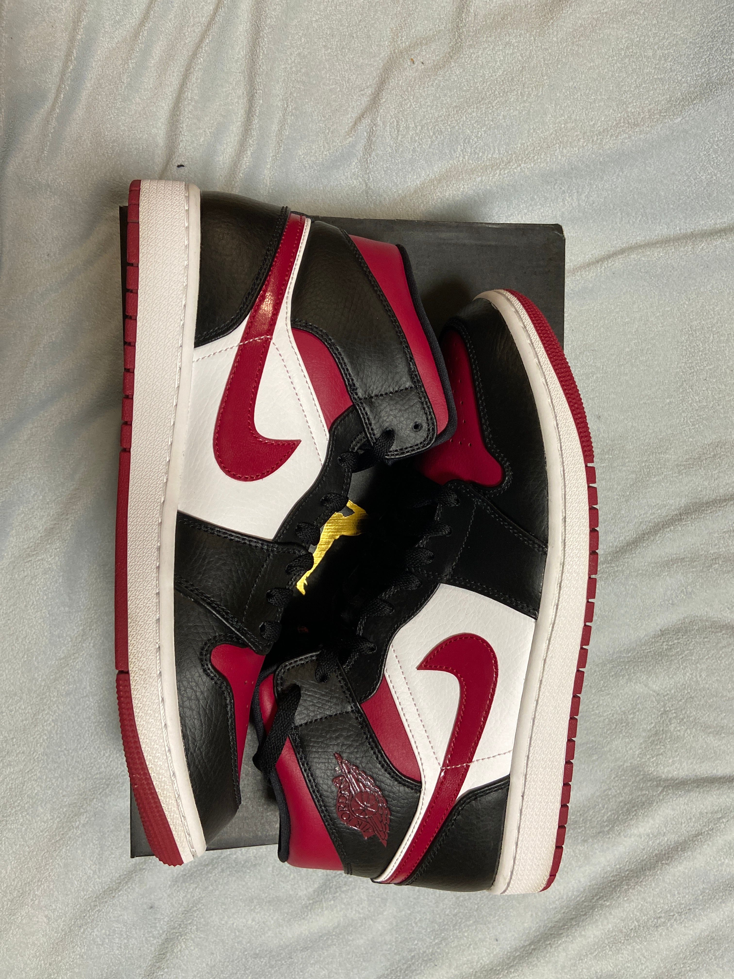 NIKE AIR JORDAN 1 MID "BLACK/RED/WHITE"